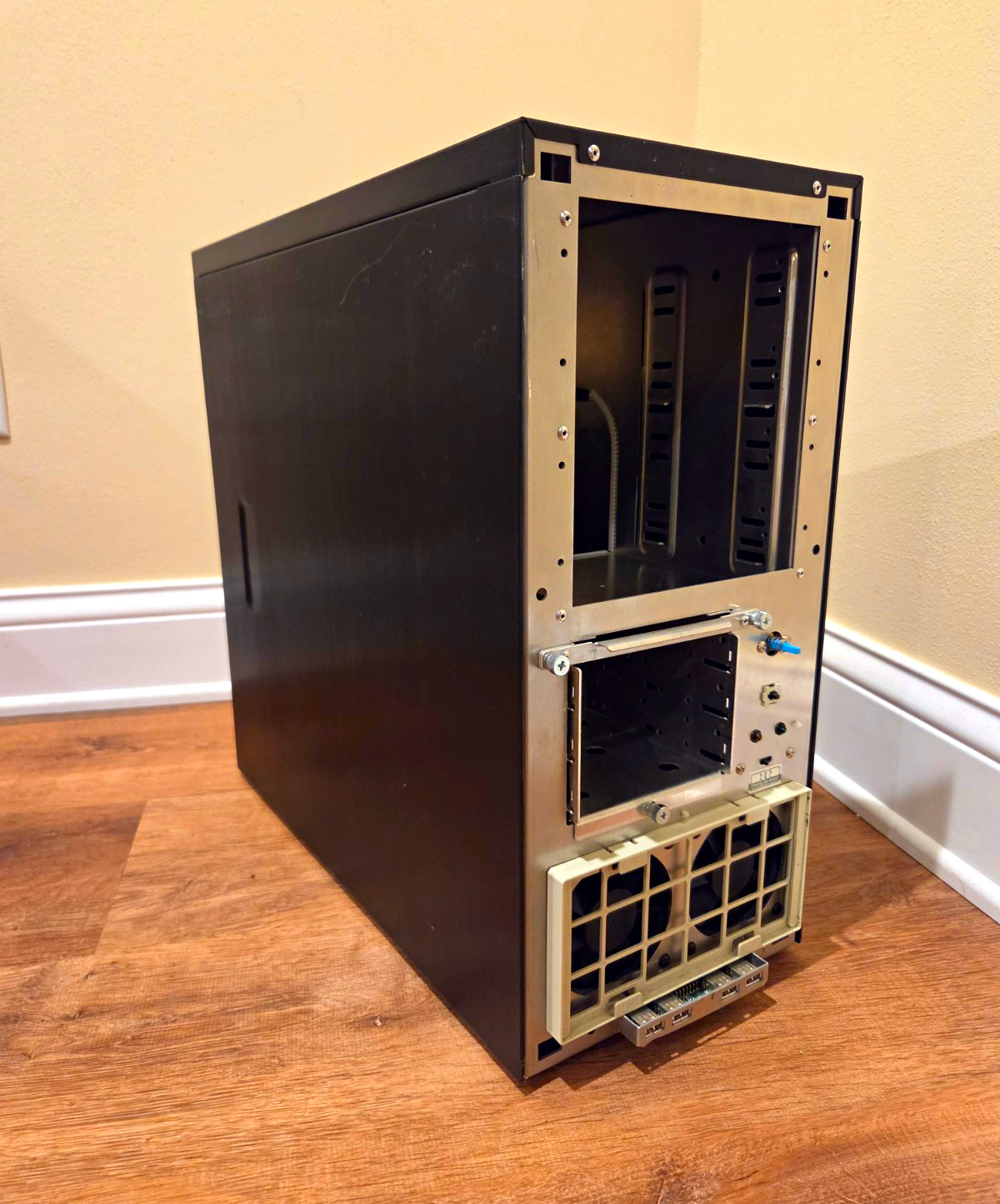 Lian Li PC-60 ATX Mid-Tower Aluminum [AS IS]