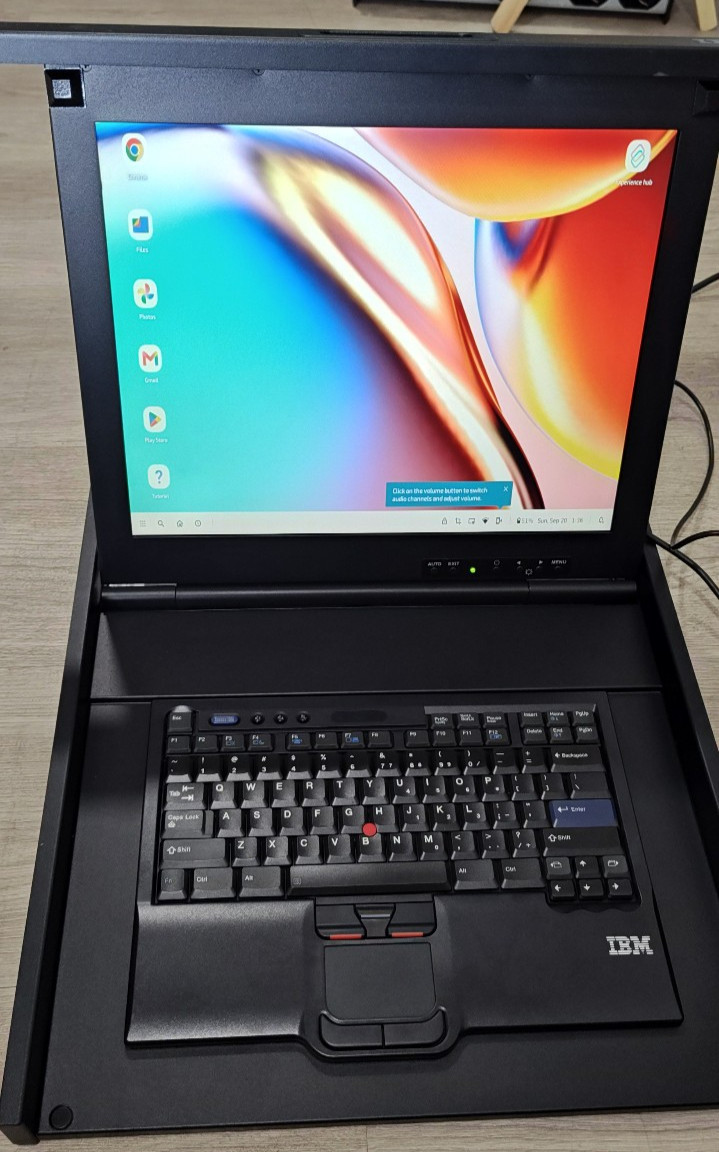 IBM 7316-TF3 1U Rackmt KVM Console Kit – 17" LCD - 03N7012 - No Rails - TESTED