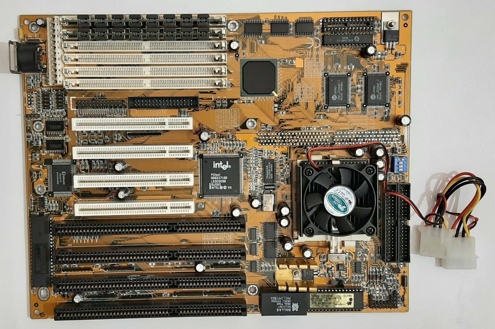 Gigabyte GA-586HX 1.53 Socket 7 ISA Retro Motherboard + Pentium 166MHz + 64MB RAM