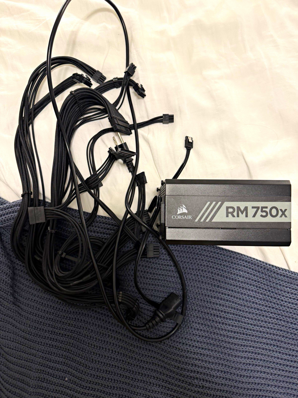 Corsair RM750x 750W 80+ Gold Modular PSU AND CableMod CUSTOM CABLES