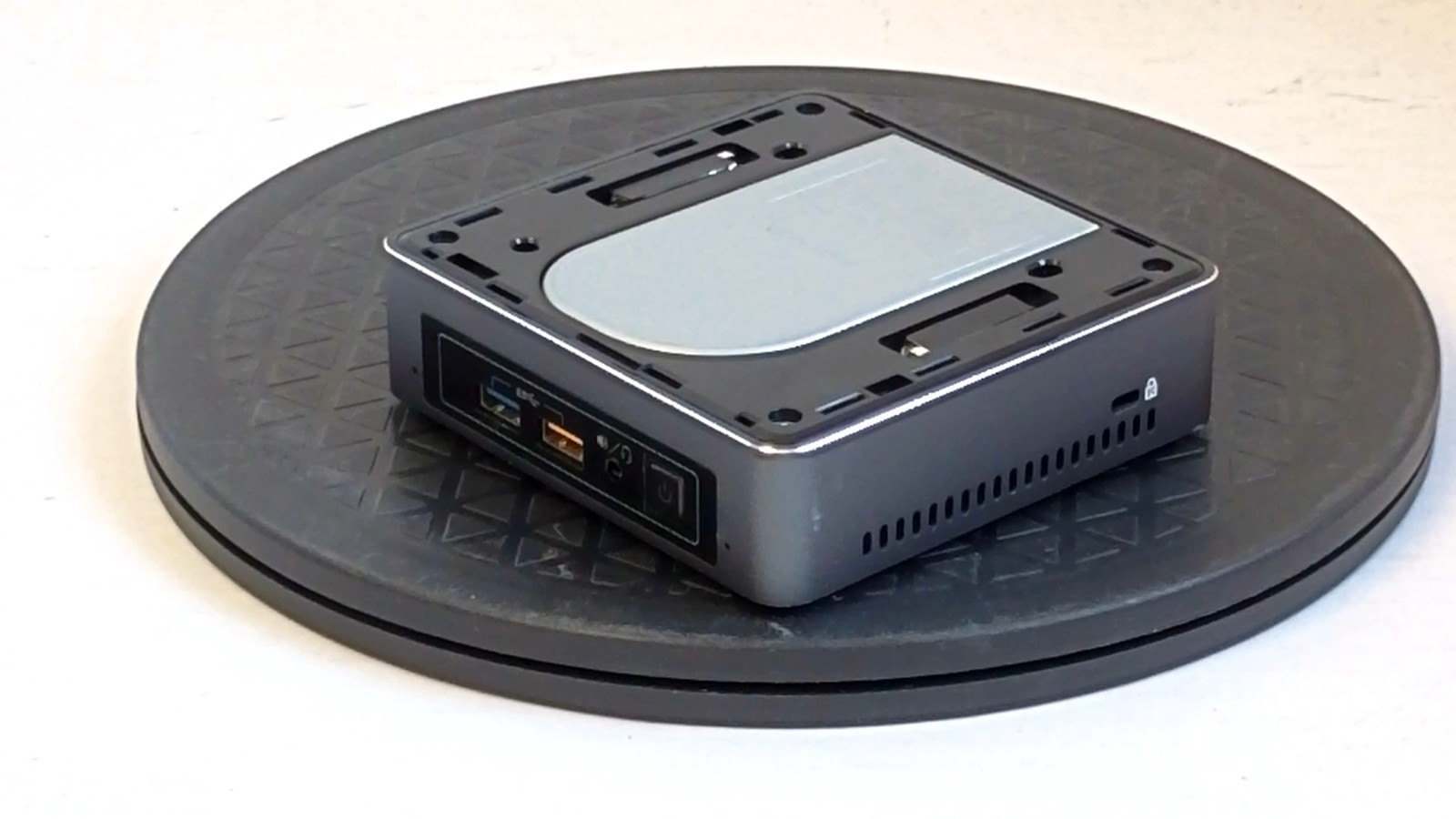 Intel NUC7i5BNK i5-7260U-2.2GHz NO MEM/SSD/OS