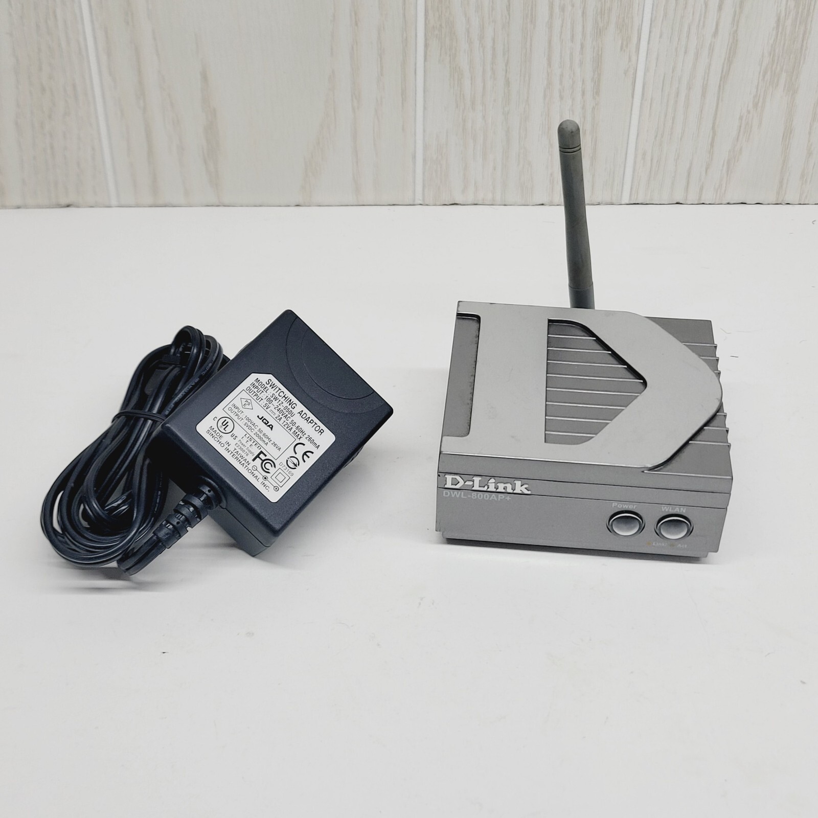D-LINK DWL-800AP+  ENHANCED 2.4GHz WIRELESS RANGE EXTENDER