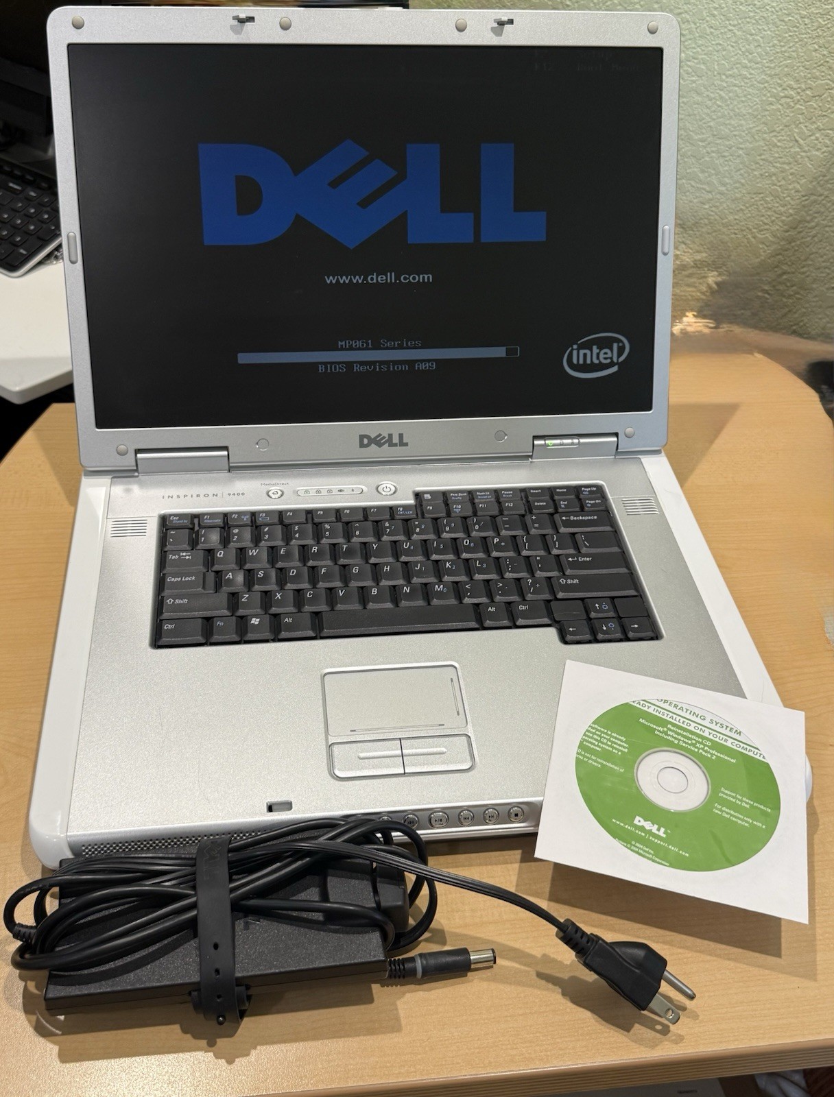 Dell Inspiron 9400 Laptop Intel Core2 T7200 2.0GHz 2GB NO HDD NO OS