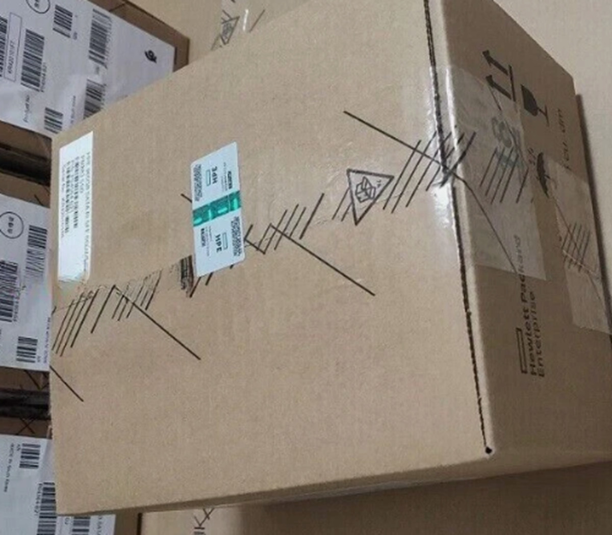 One Brand New HPE MSA 2040 2050 R0Q35A P13010-001 2.5″ 960GB SAS 12G RI SFF SSD
