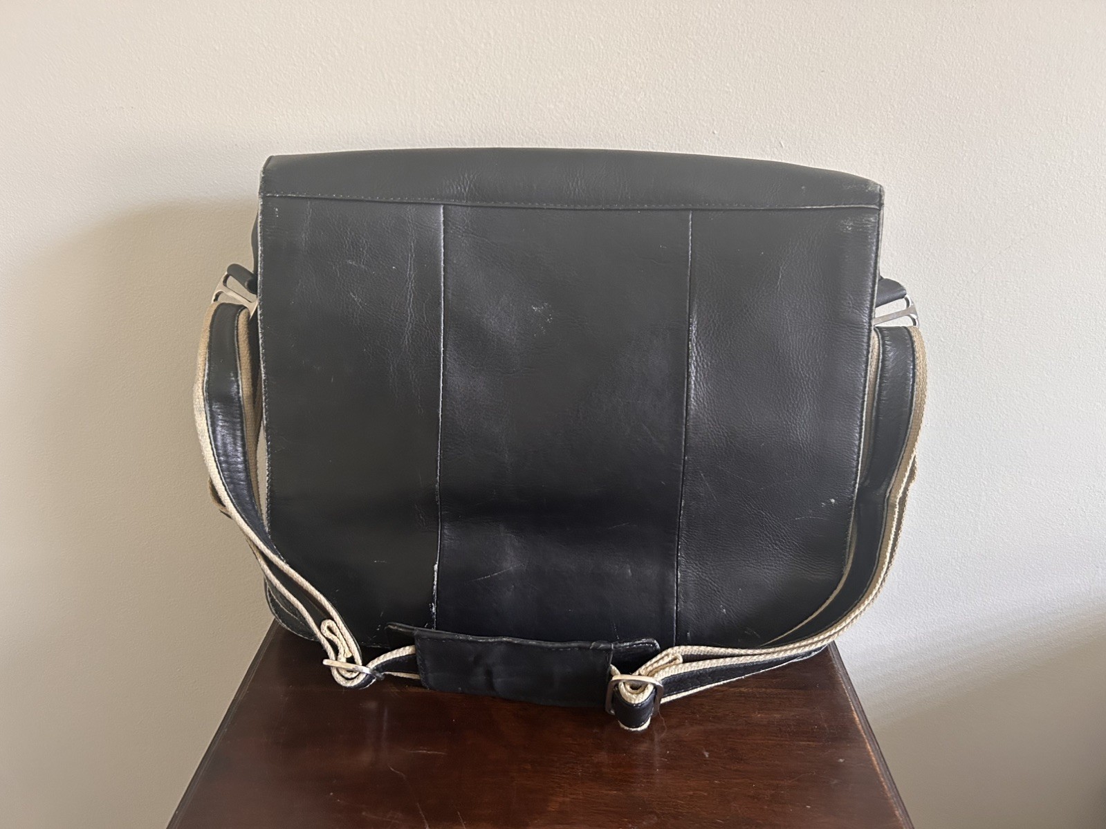 Piel Handmade Leather Crossbody Flap Black Messenger Bag