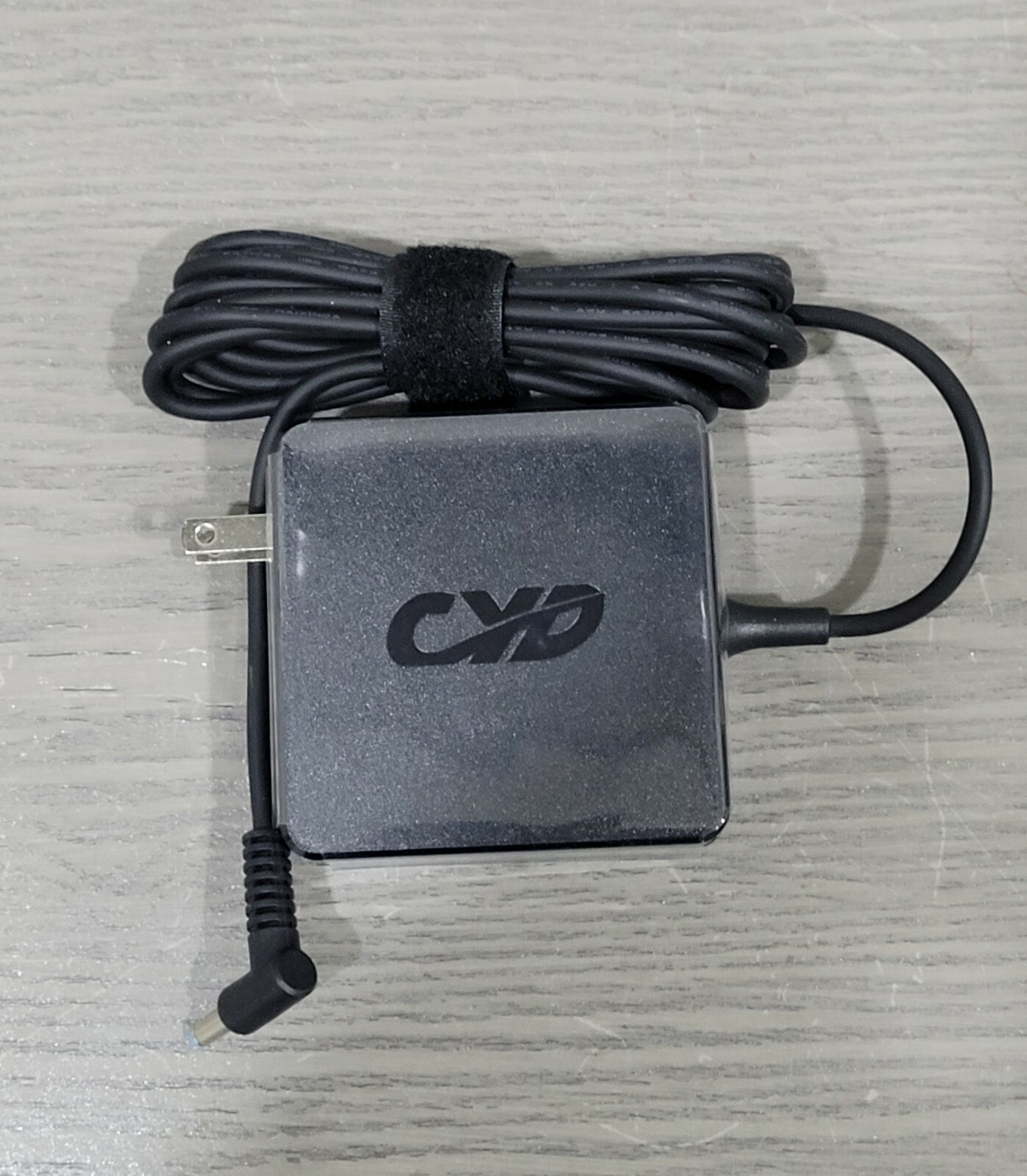 CYD AC Adapter 100-240v 19.5V 3.33A Model