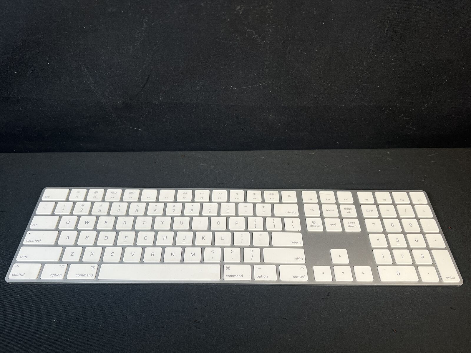 Apple A1843 MQ052LL/A Magic Keyboard w/ Numeric Keypad Silver/White Used