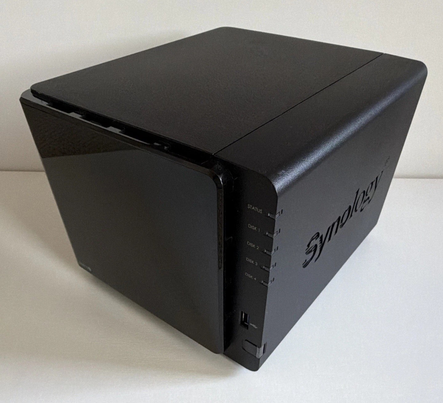 Synology  DS916+ 4-Bay Diskless NAS for PC/Mac, USB 3.0, Black. Never used.