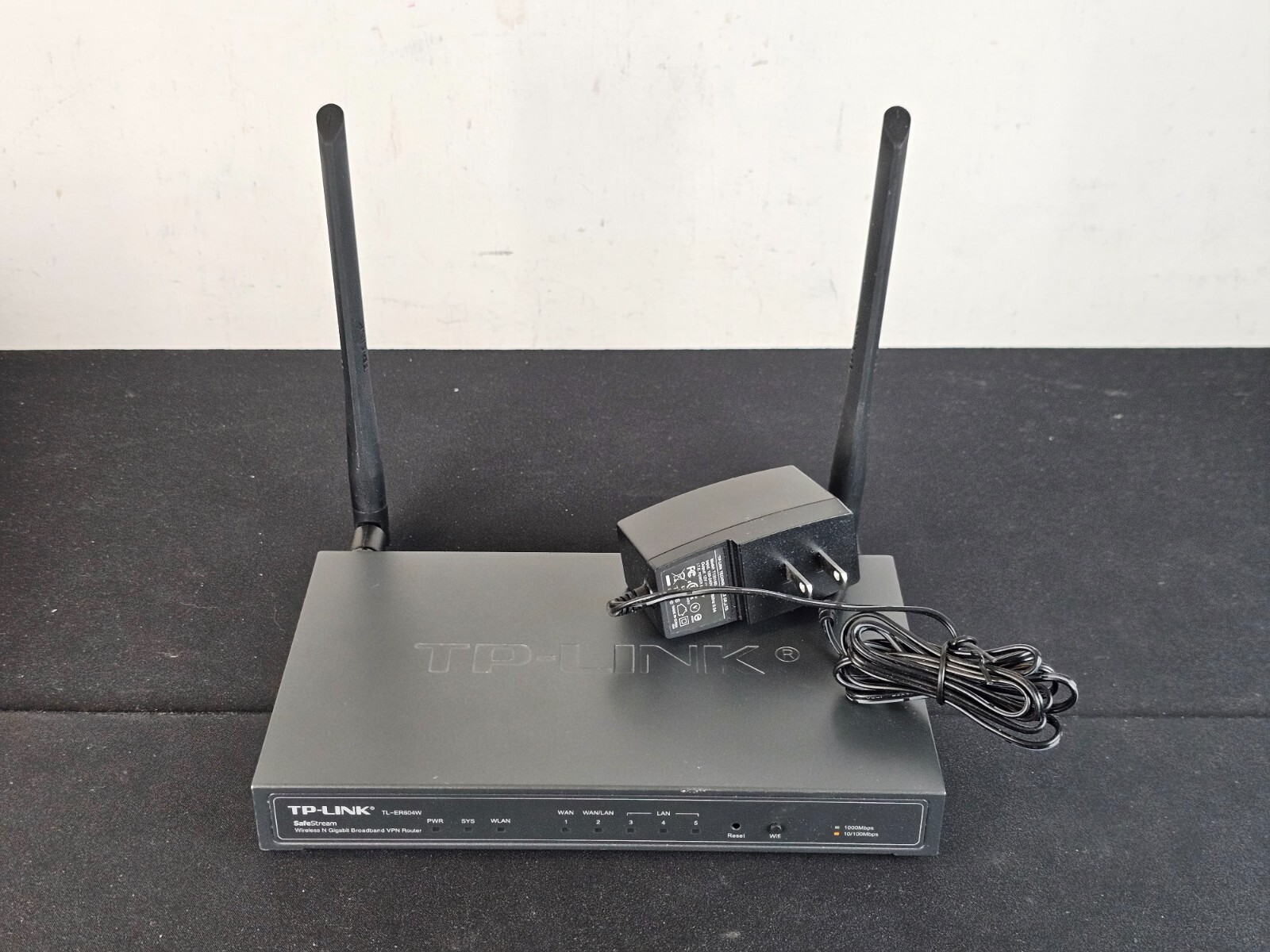 TP-Link SafeStream Wireless N Gigabit Broadband VPN Router- TL-ER604W