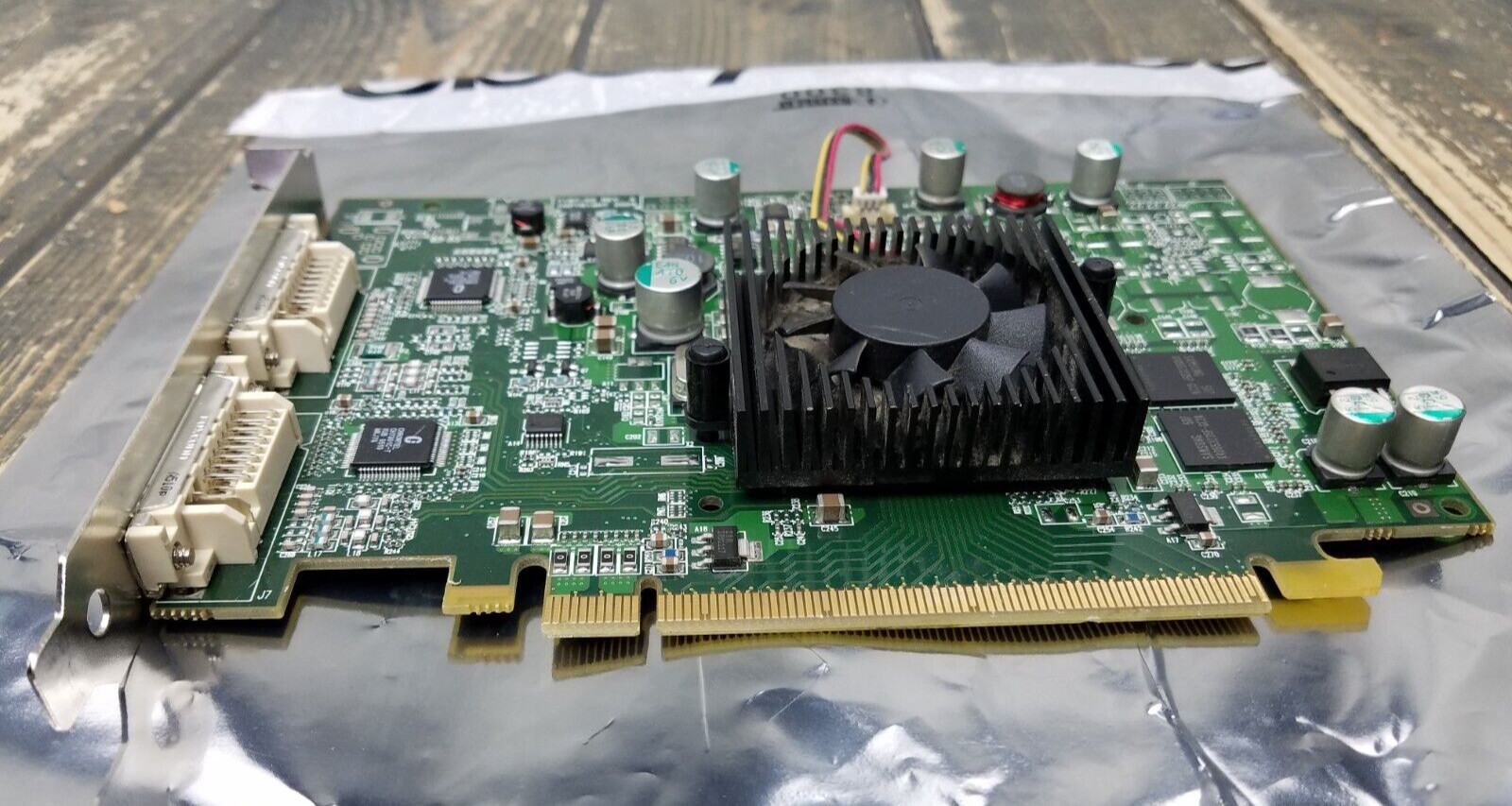 MATROX 7197-02 Rev.A Matrox Millenium P650 PCIe Parhelia-LX 128MB DDR 128 bit