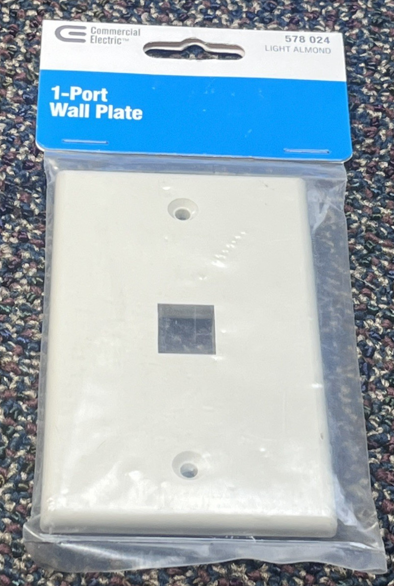 (4 PCS.) COMM. ELECTRIC 578-024 SG, 1 PORT, LIGHT ALMOND, PLASTIC WALL PLATE.