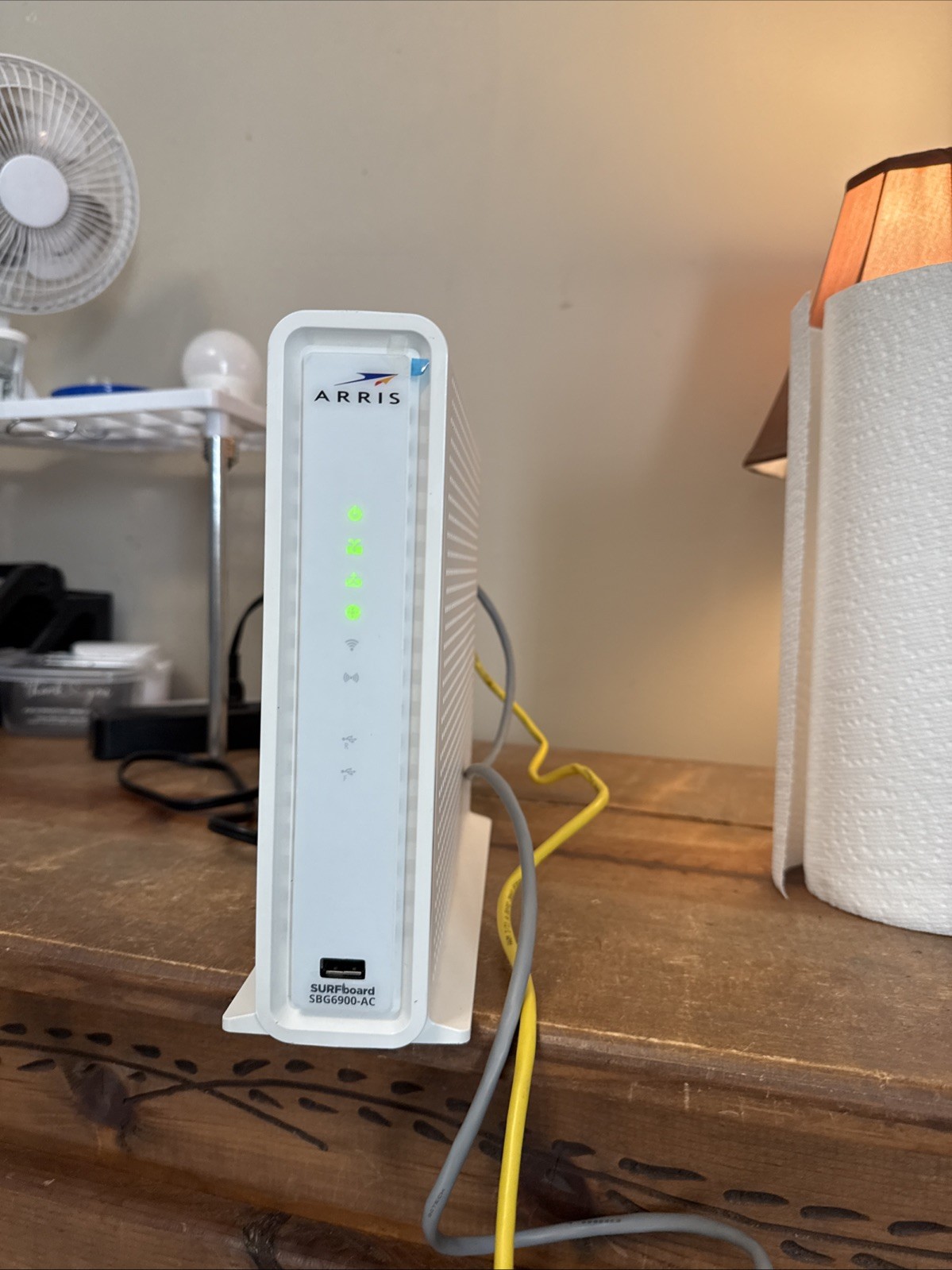 ARRIS SURFboard SBG6900AC DOCSIS 3.0 16x4 Cable Modem + AC1900 WiFi Router