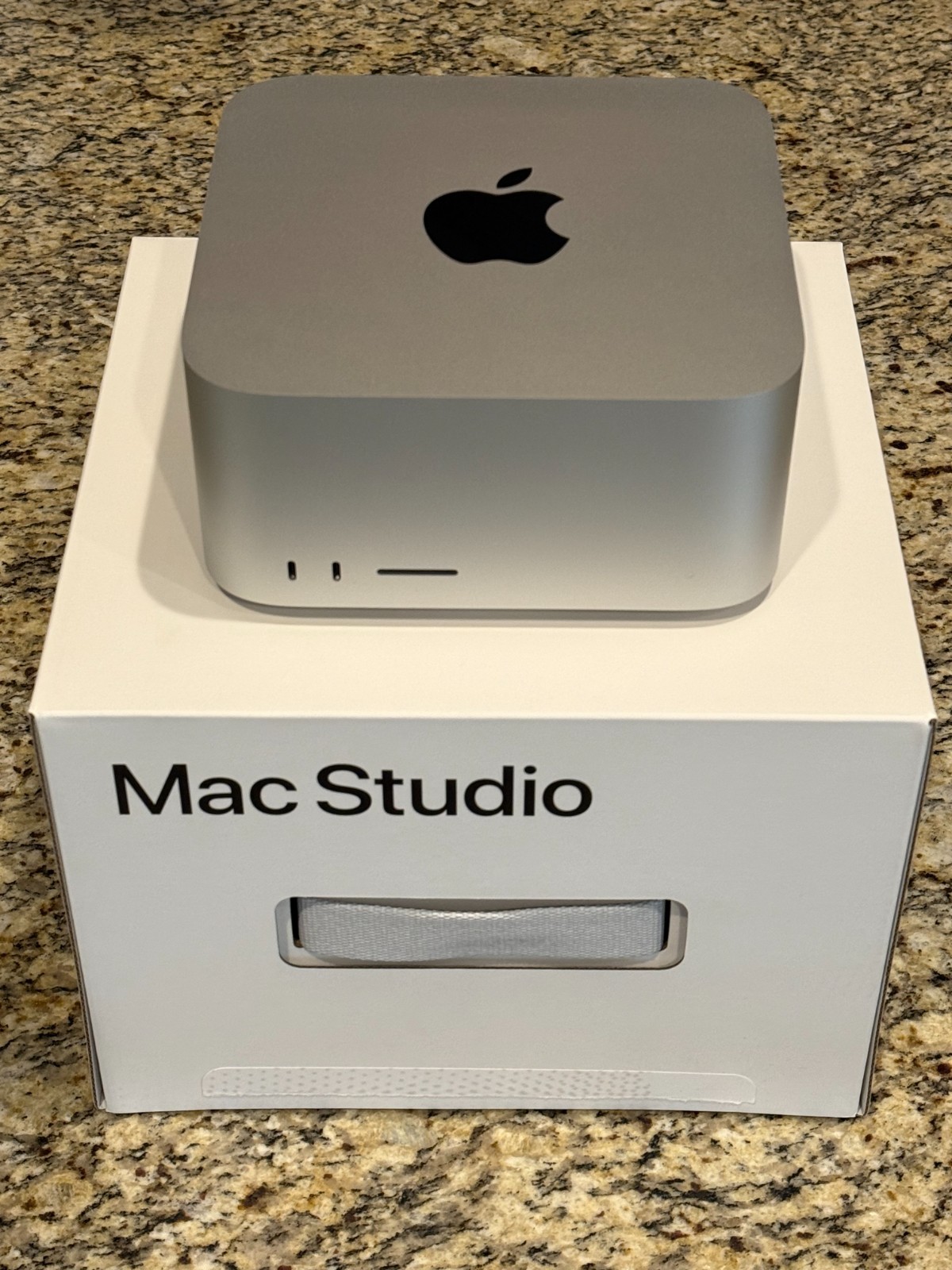 Apple Mac Studio - M1 Max - 64GB - 24C GPU - 2TB Storage - EXCELLENT