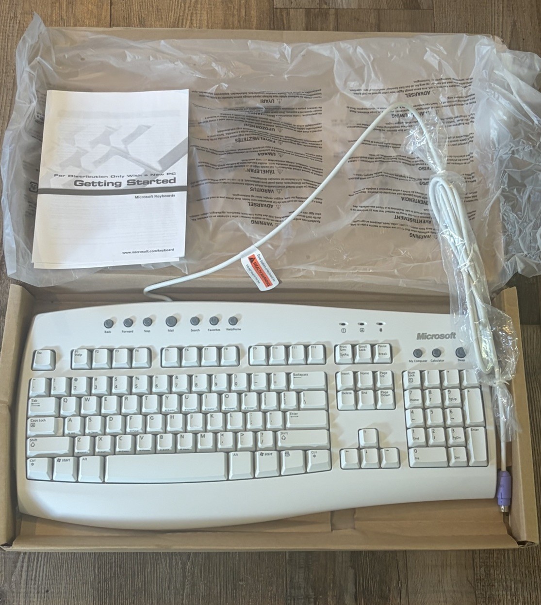 Microsoft Internet Keyboard RT9443 Vintage White PS/2 New Open Box