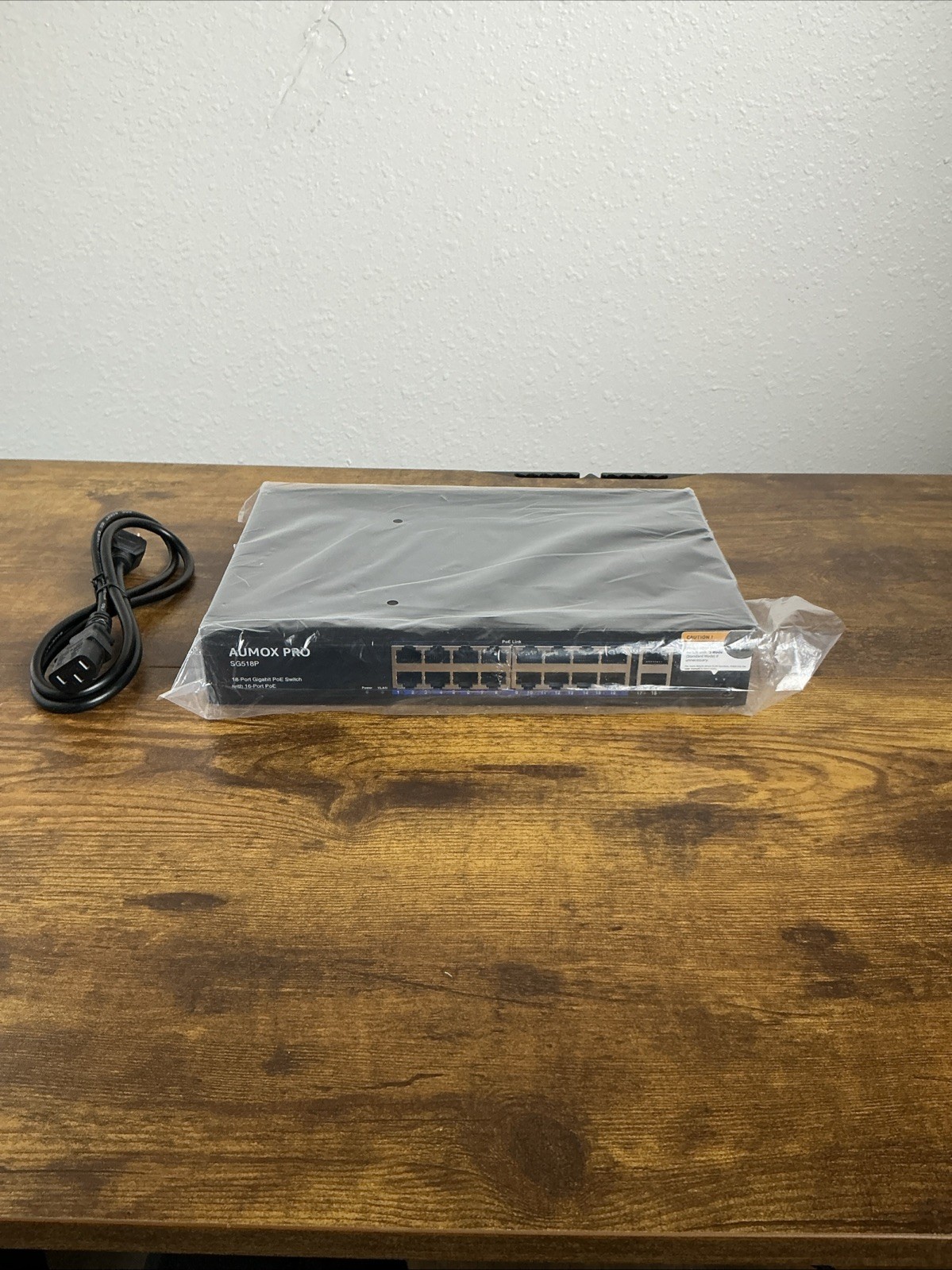Aumox  Pro 18-Port Ethernet Gigabit Switch w/ 16-Port PoE & 2 Uplink - SG518P 