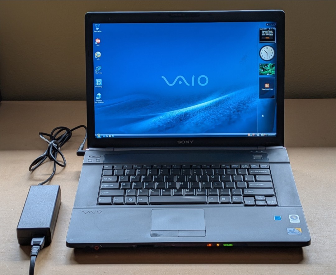 Sony Vaio Laptop PCG-9Z1L 15.4" - Working - Charger Included - No Hard Drive