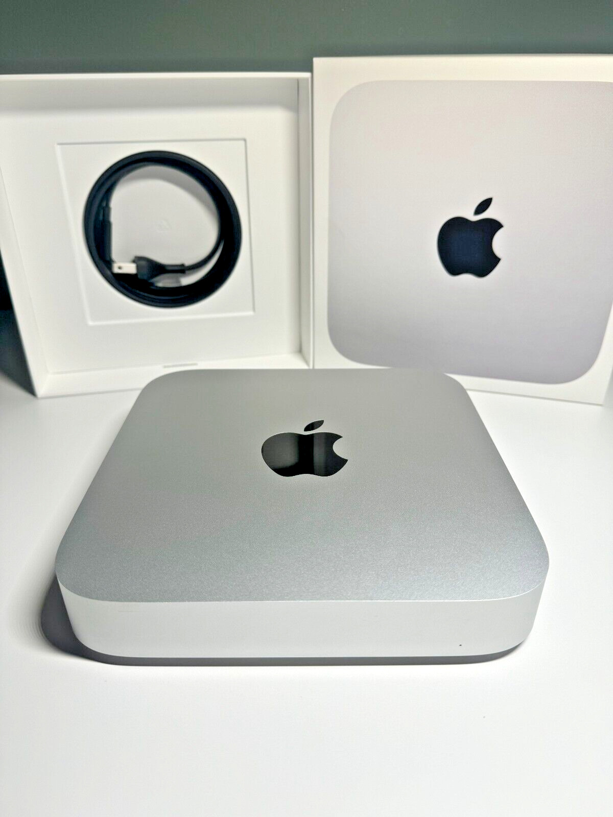 Apple Mac Mini 2023 M2 Chip / 8GB RAM / 256GB SSD / Silver / Excellent Condition