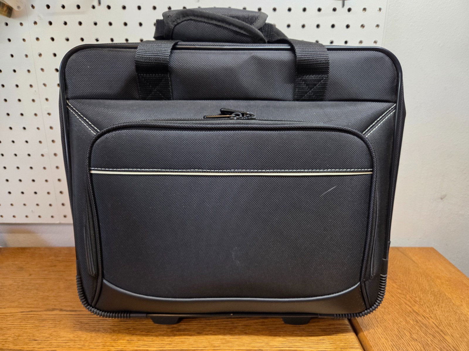 Amazon Basics 15.6" Rolling Laptop Bag for Travel/Business, Adj. Locking Handle