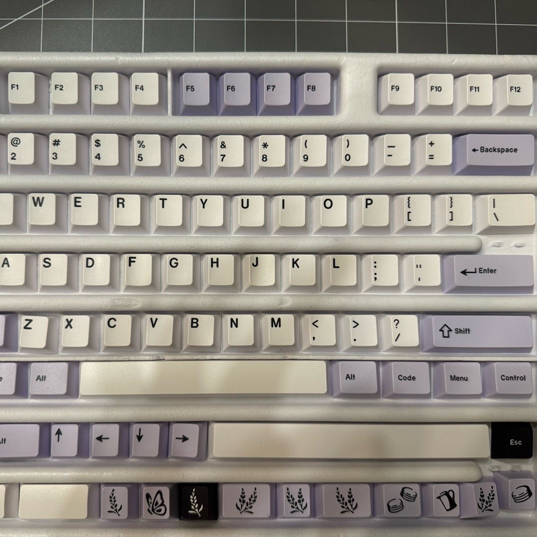 GMK Lavender Base Kit, novelty (used) & Spacebars Set (sealed) ABS keycaps set