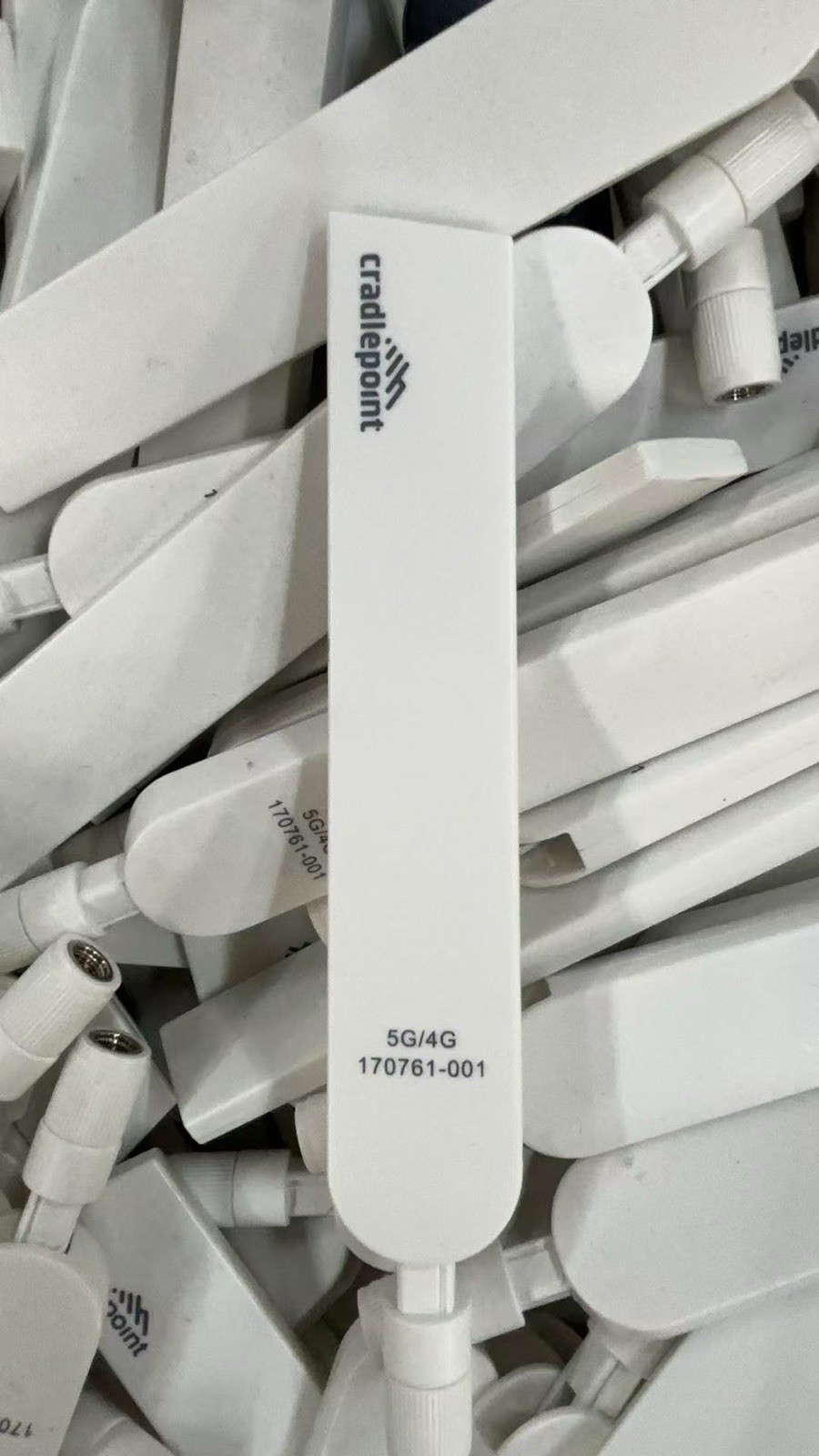 Cradlepoint 600MHz-6GHz Cellular Antenna, SMA, 180mm - White - SKU: 170761-001