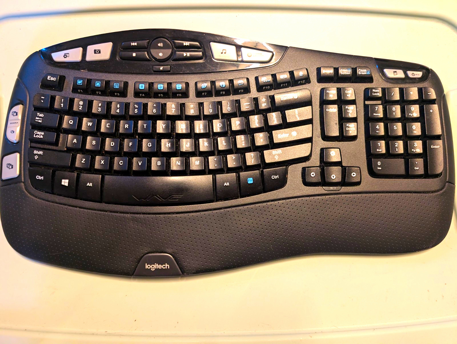 Logitech K350 Wave Ergonomic Wireless Keyboard Black QWERTY English Media Keys