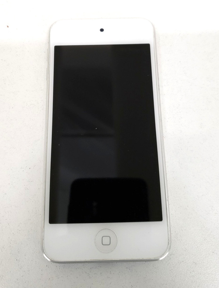Apple Ipod Touch Model: A1421 MGG52LL/A SN: CCQPP0PTG22V Capacity 16GB Tested.