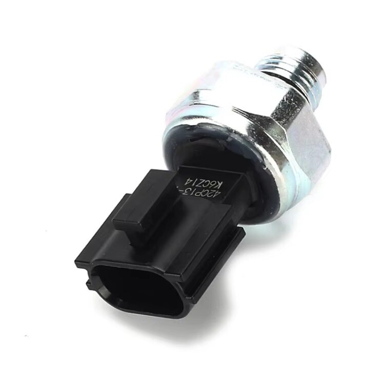 1PCS NEW Hitachi ZX470 6WG1 8-97328898-0 42CP13-1 Oil Pressure Sensor