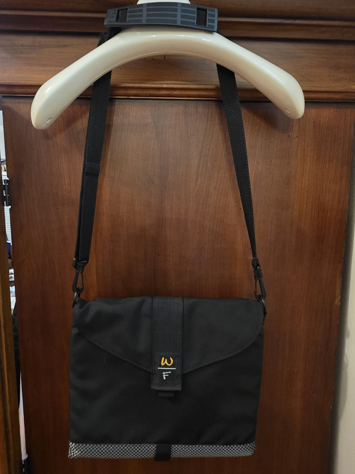 Waterfield Messenger Bag Laptop/ Tablet Bag with Strap