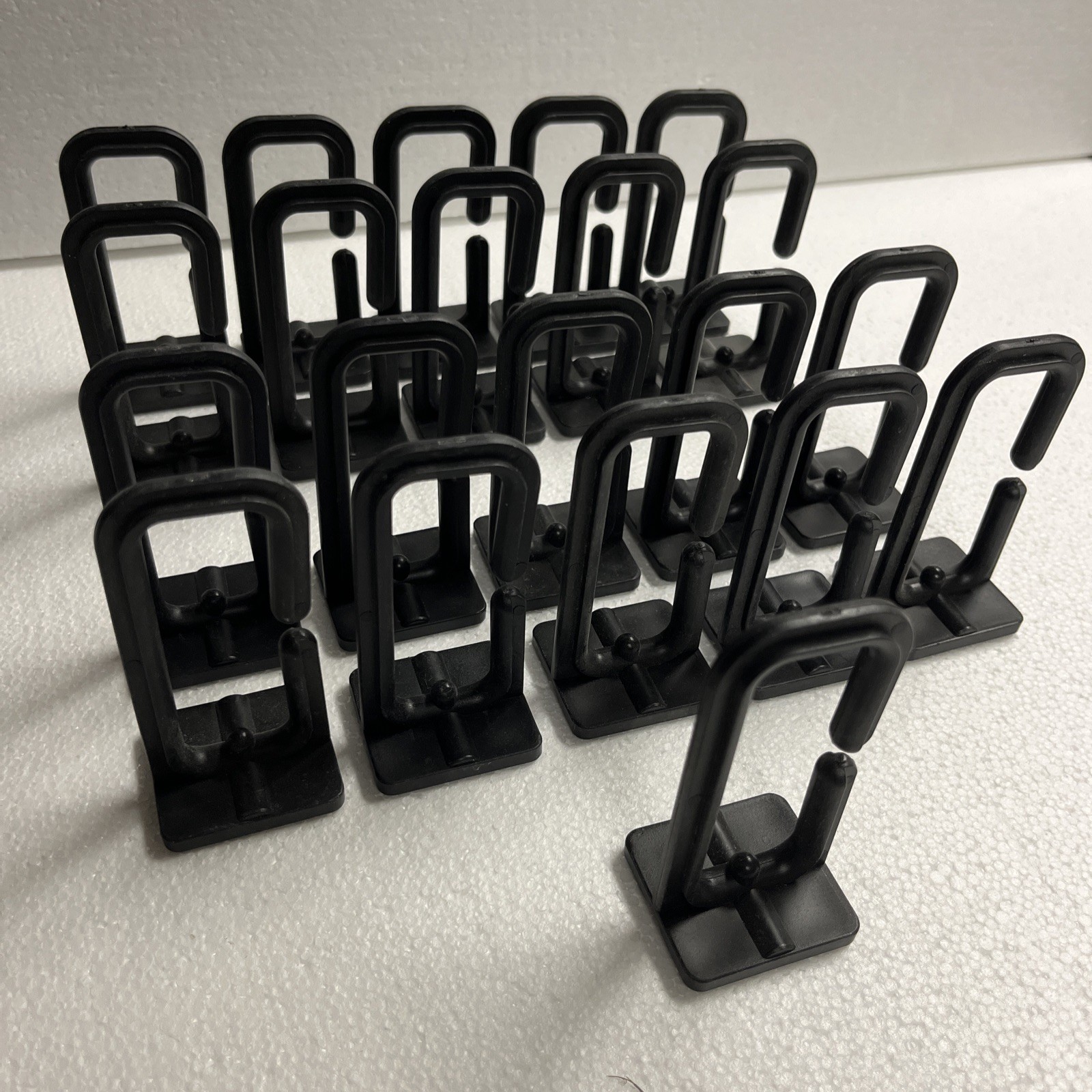 NavePoint Network Rack Toolless Cable Management Ring, Cable Hook, Pack of 21 