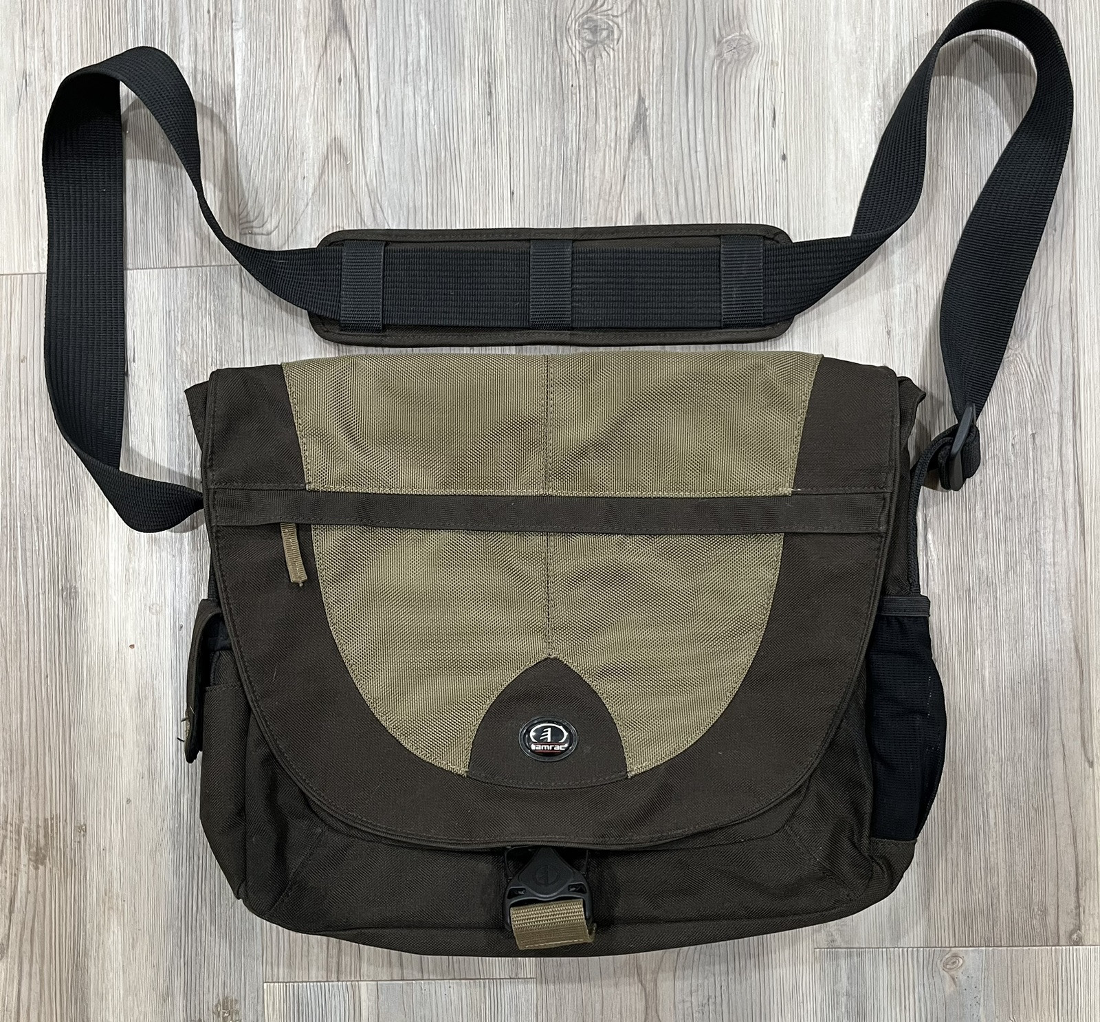 Tamrac Superlight Computer Messenger 15 Bag (Brown/Khaki)