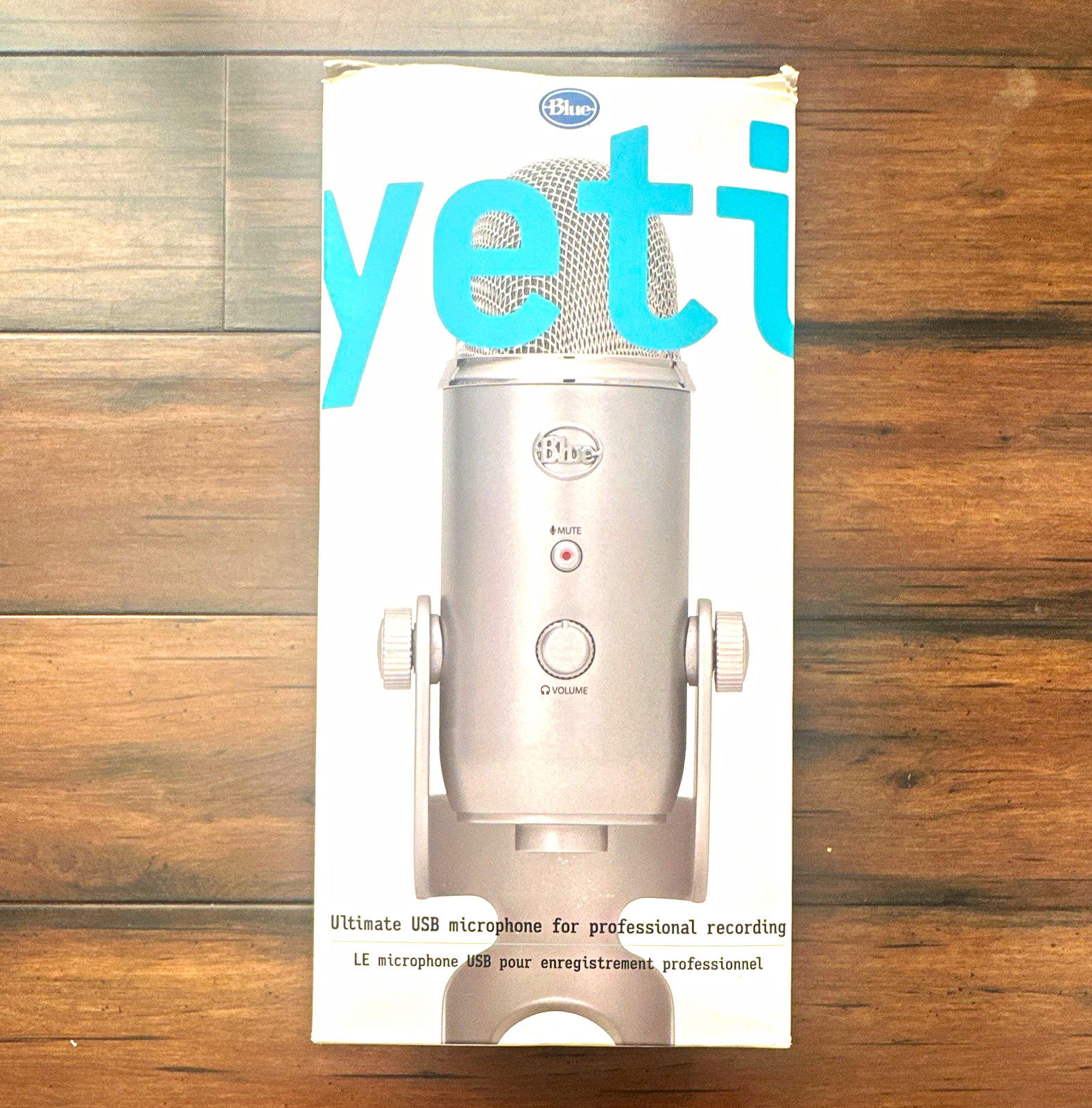 Blue Yeti USB Microphone Silver w/ Stand Mount, Mute, Volume, Headphone Jack