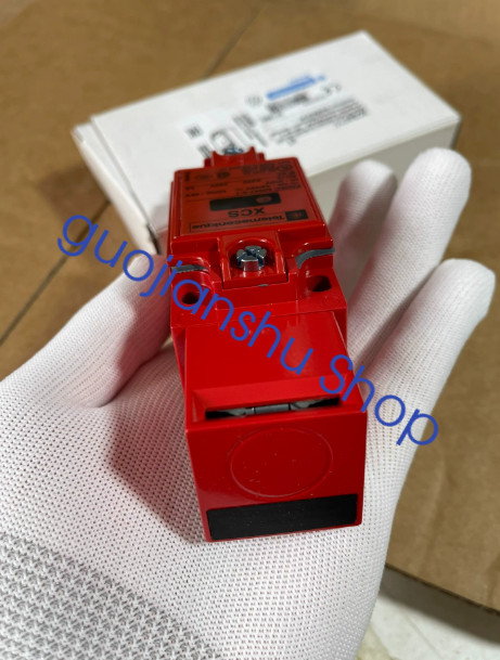 1PCS NEW Telemecanique XCSA711 Limit switch Fast delivery Via DHL or FEDEX