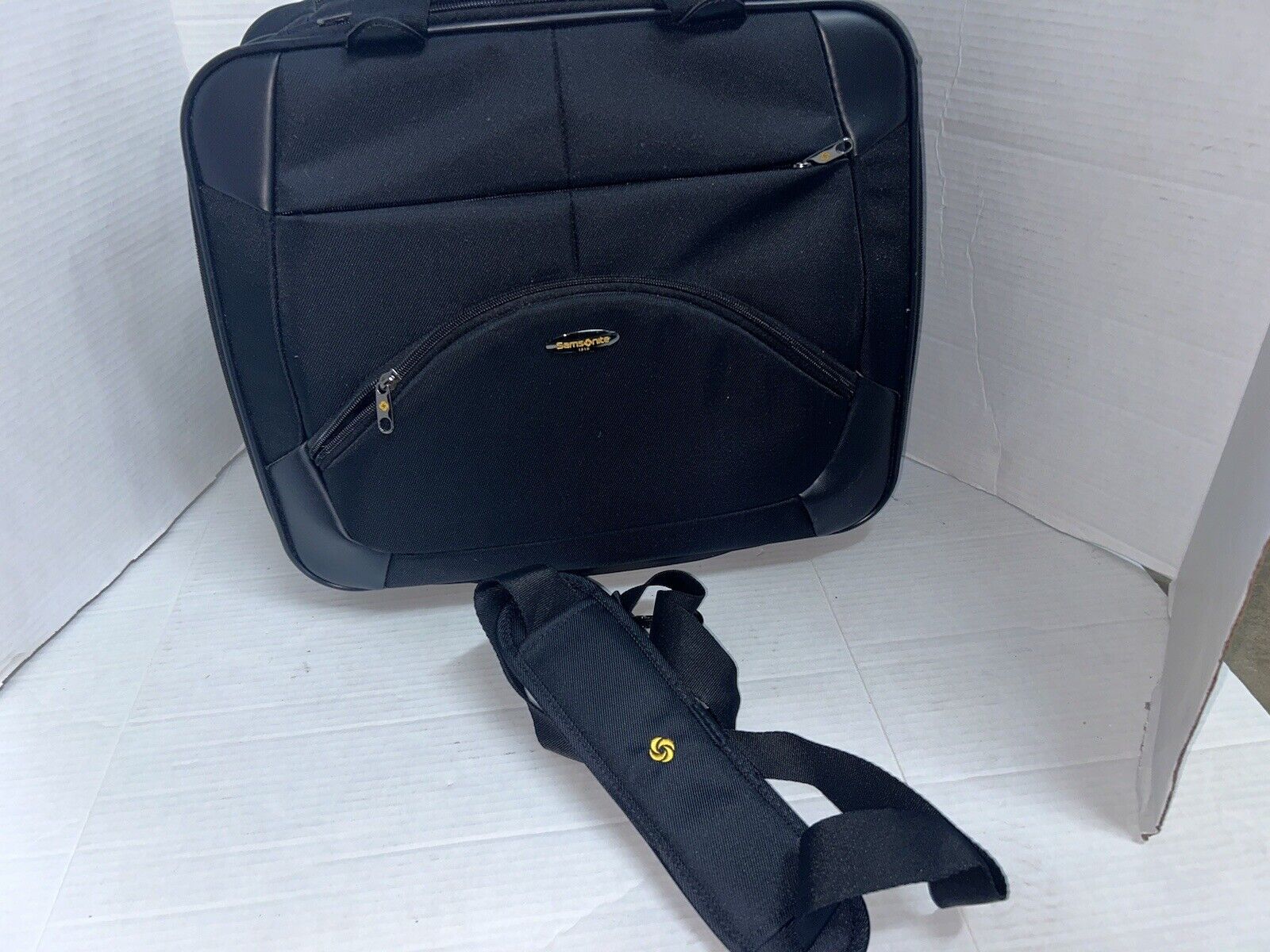 Samsonite Laptop Padded Black Carry-on rolling Business Travel Briefcase