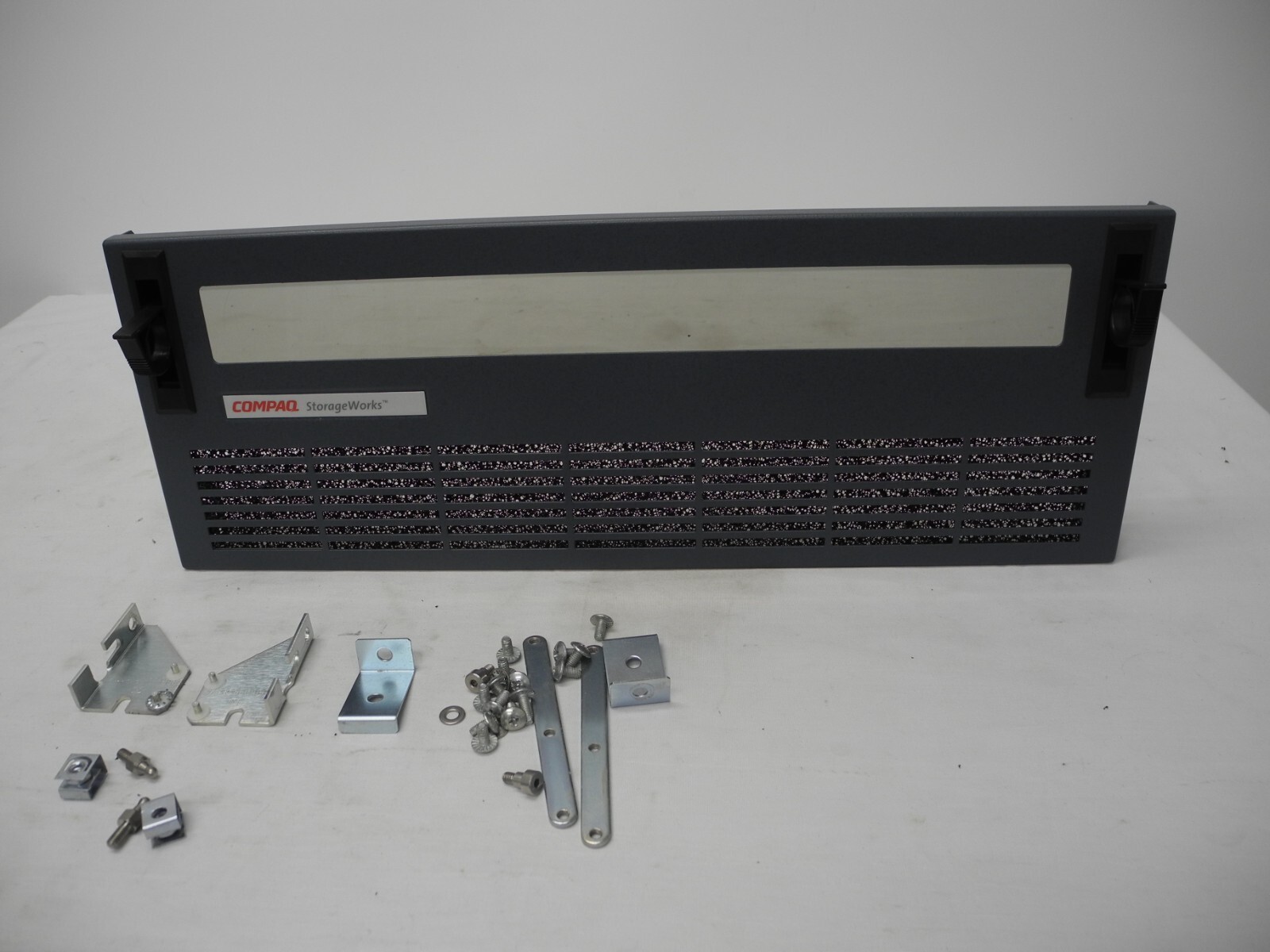 COMPAQ STORAGEWORKS 7" TGB FRONT BEZEL FOR 19" RM DRIVE SHELF,70-31547-02
