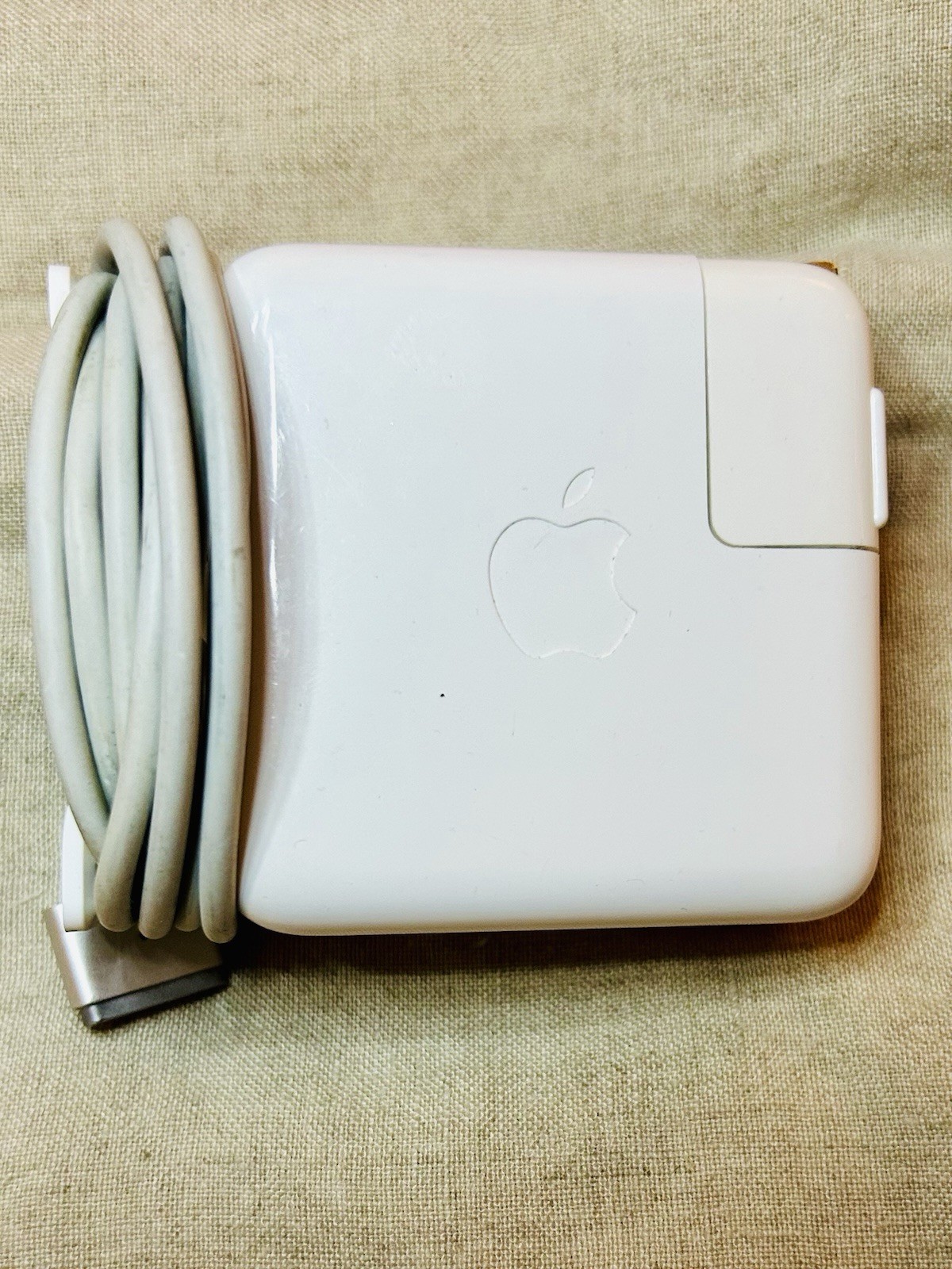 Apple Genuine Original 45W MagSafe 2 Charger Macbook Power Adapter Looks Great