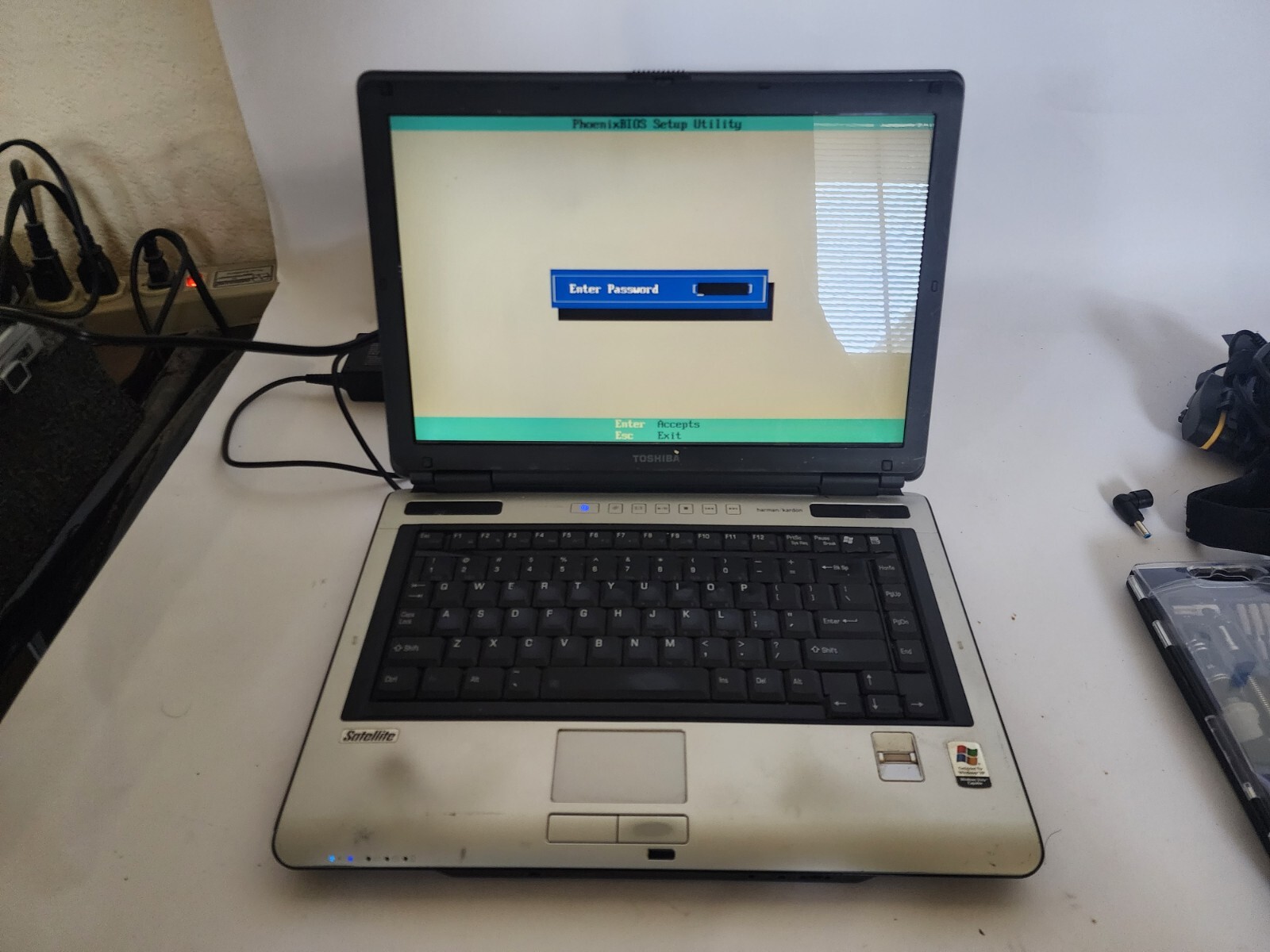 Toshiba Satellite M105-S3004 14" XP-Era Laptop - No Charger/hdd/battery READ