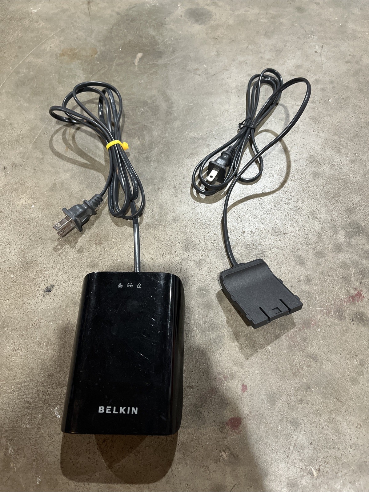 BELKIN F5D4074-S v1 200mb Powerline HD Network Ethernet Adapter with extra cord