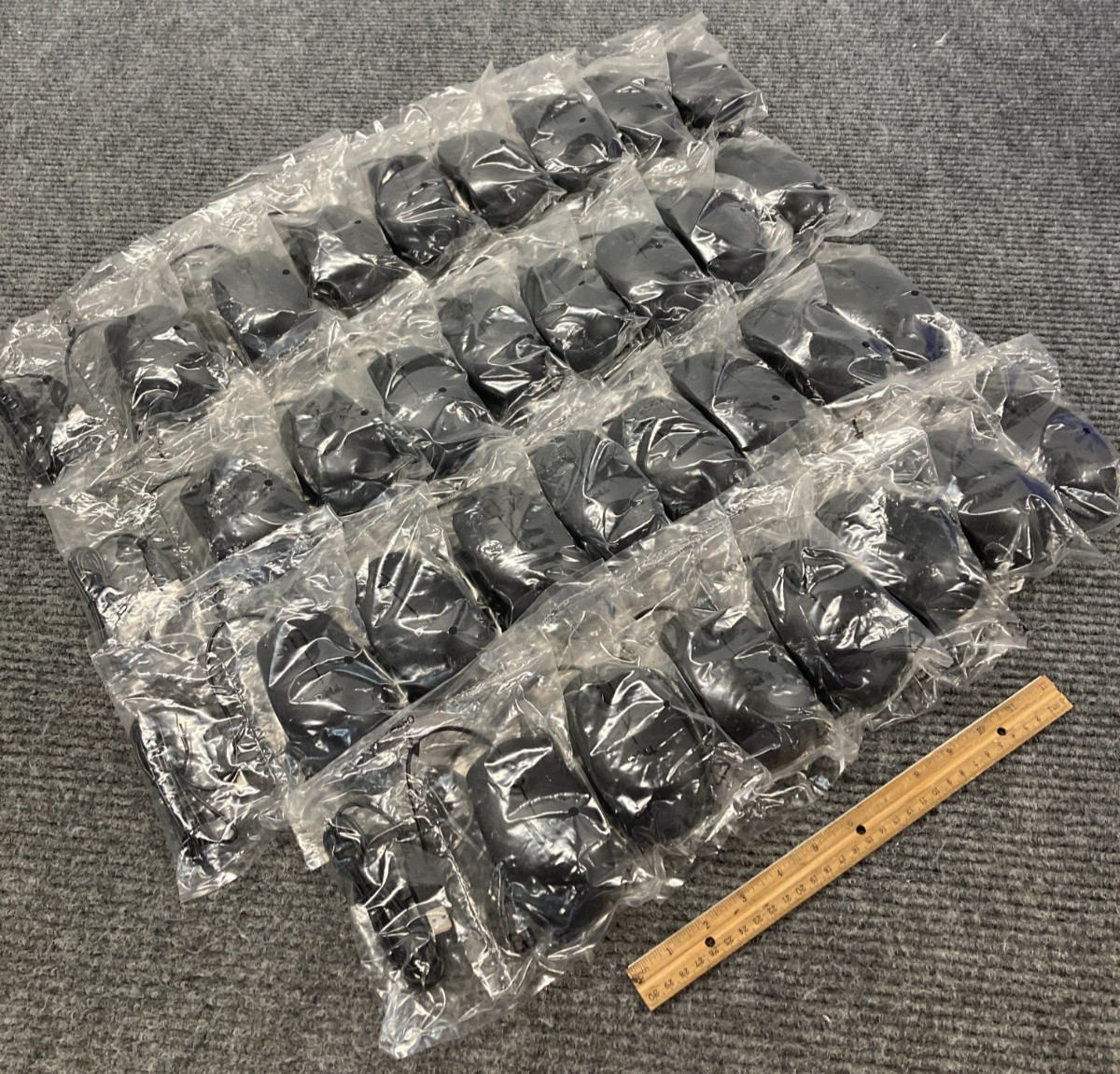 Lot of 31 Dell MS111-P Wired USB Computer Mouses 011D3V - NIB, Sealed -