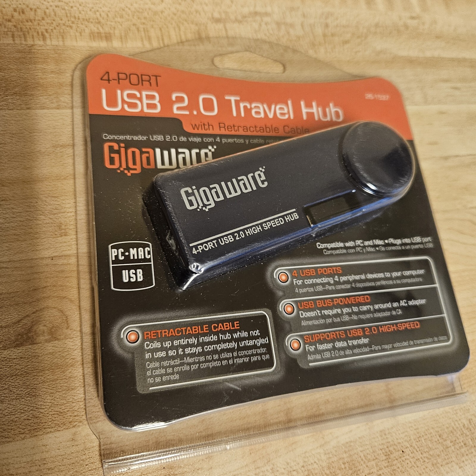 GigaWare -  USB 2.0 4-Port Travel Hub- Blue - 4 UBS Ports - Retractable Cable