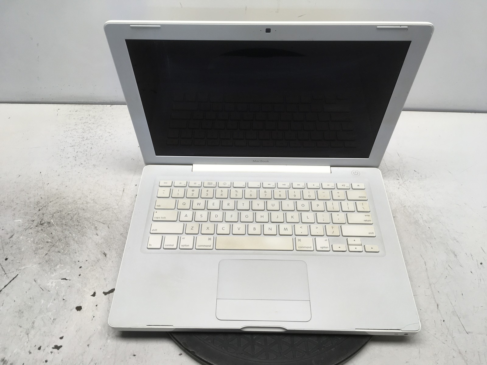 Apple MacBook A1181 Intel Core 2 Duo T7500 2.2GHz 512 MB NO HDD No Batt