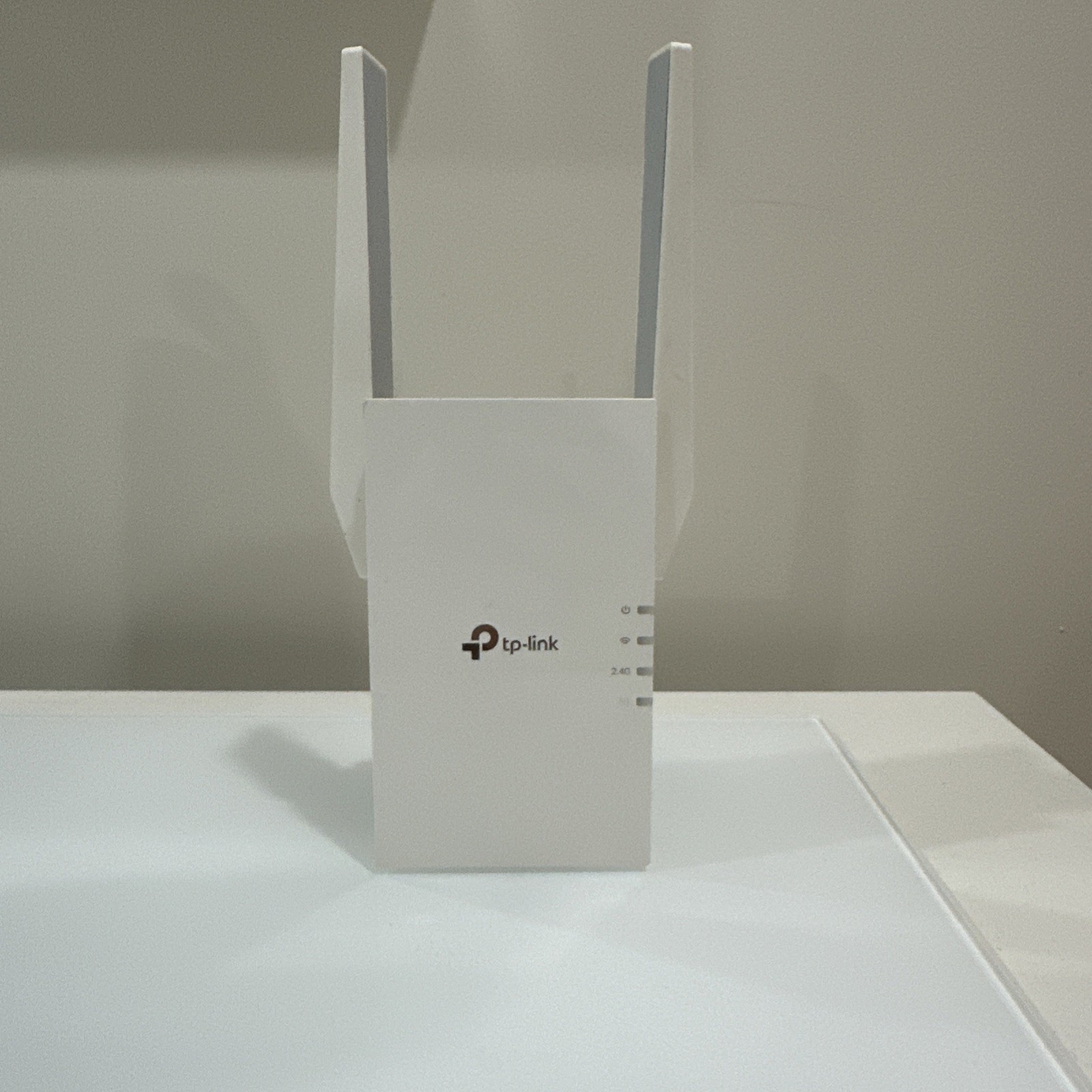 WiFi Extender, Barley Used, In Excellent Condition
