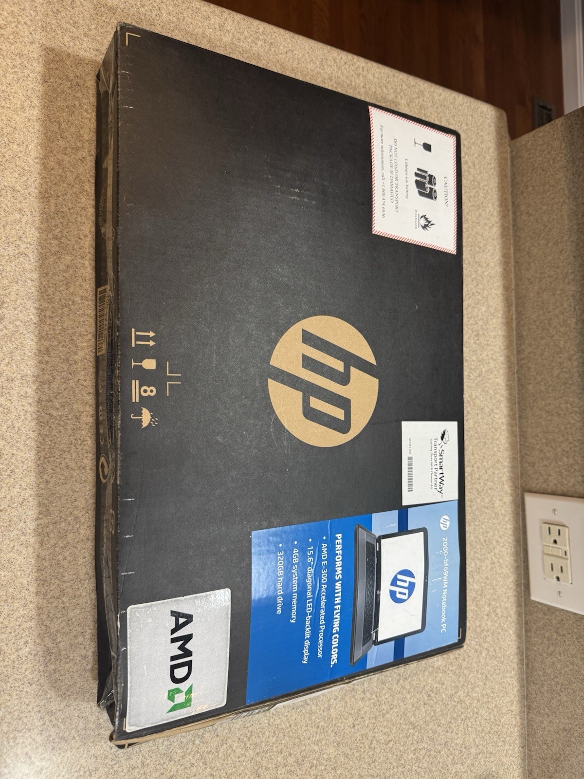 HP 2000-2b19WM 15.6" Laptop NEW OLD STOCK Windows 8 AMD