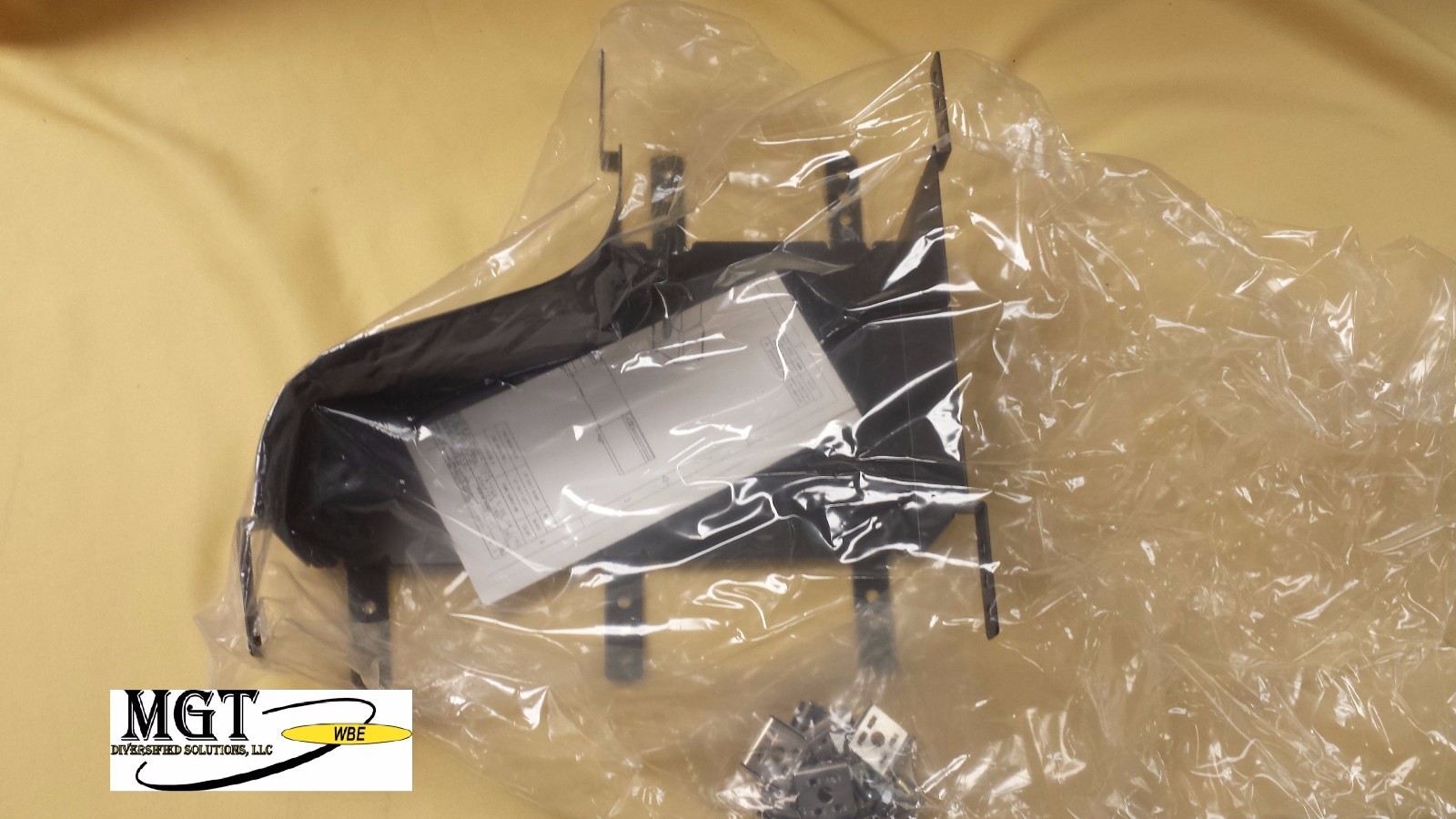 ADC/COMMSCOPE / FGS-MDSA-FB-R / METAL ADAPTER RIGHT SIDE SUPPORT 12-6 FITTING