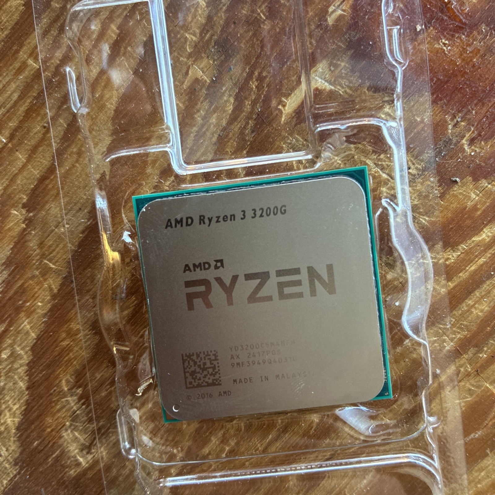 AMD Ryzen 3 3200G AM4 CPU Processor R3-3200G 3.6-4.0GHz 4-Core 4thr 65W Desktop