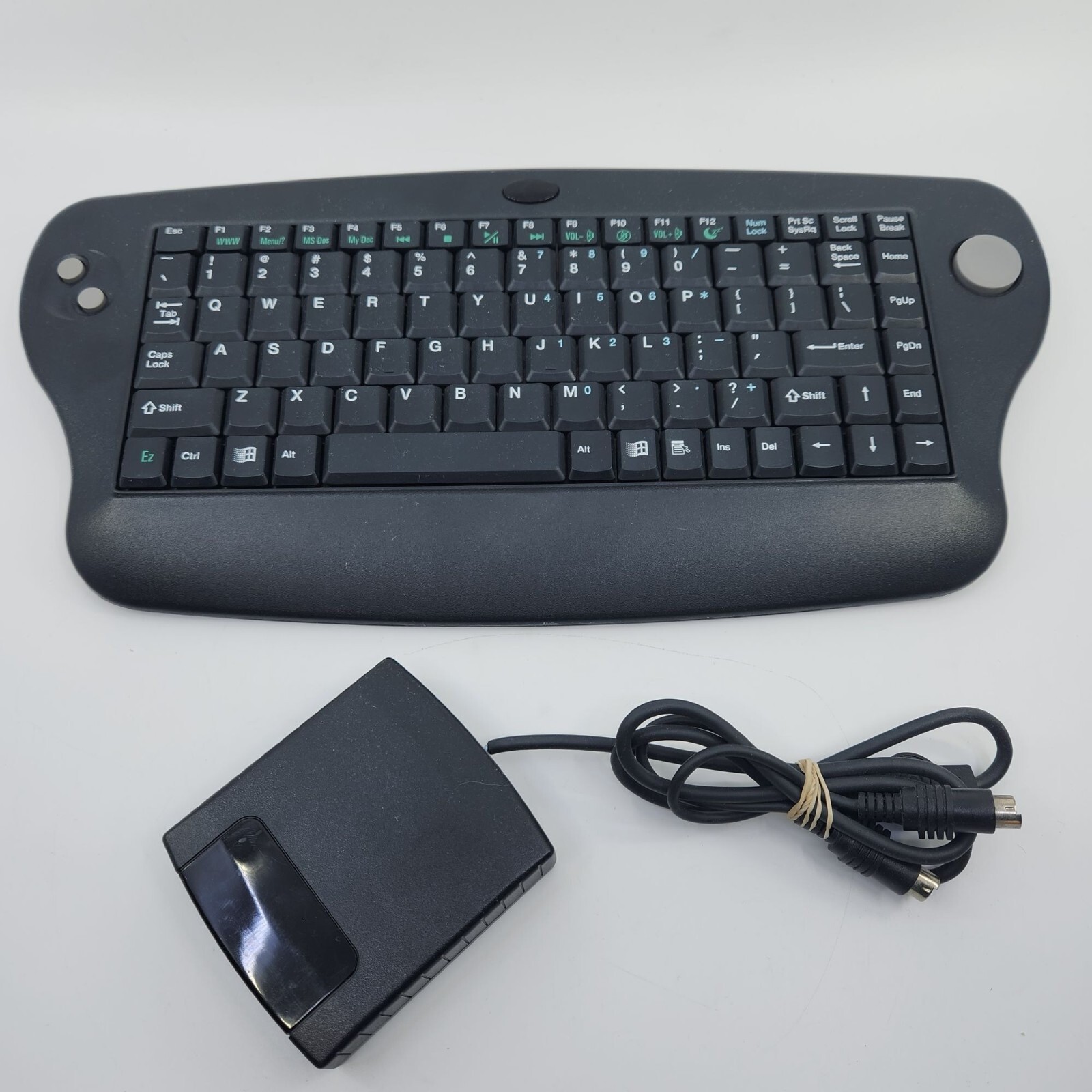 Chicony KB9820 Wireless Keyboard w/ Built In Mouse for Desktop computers or PS2