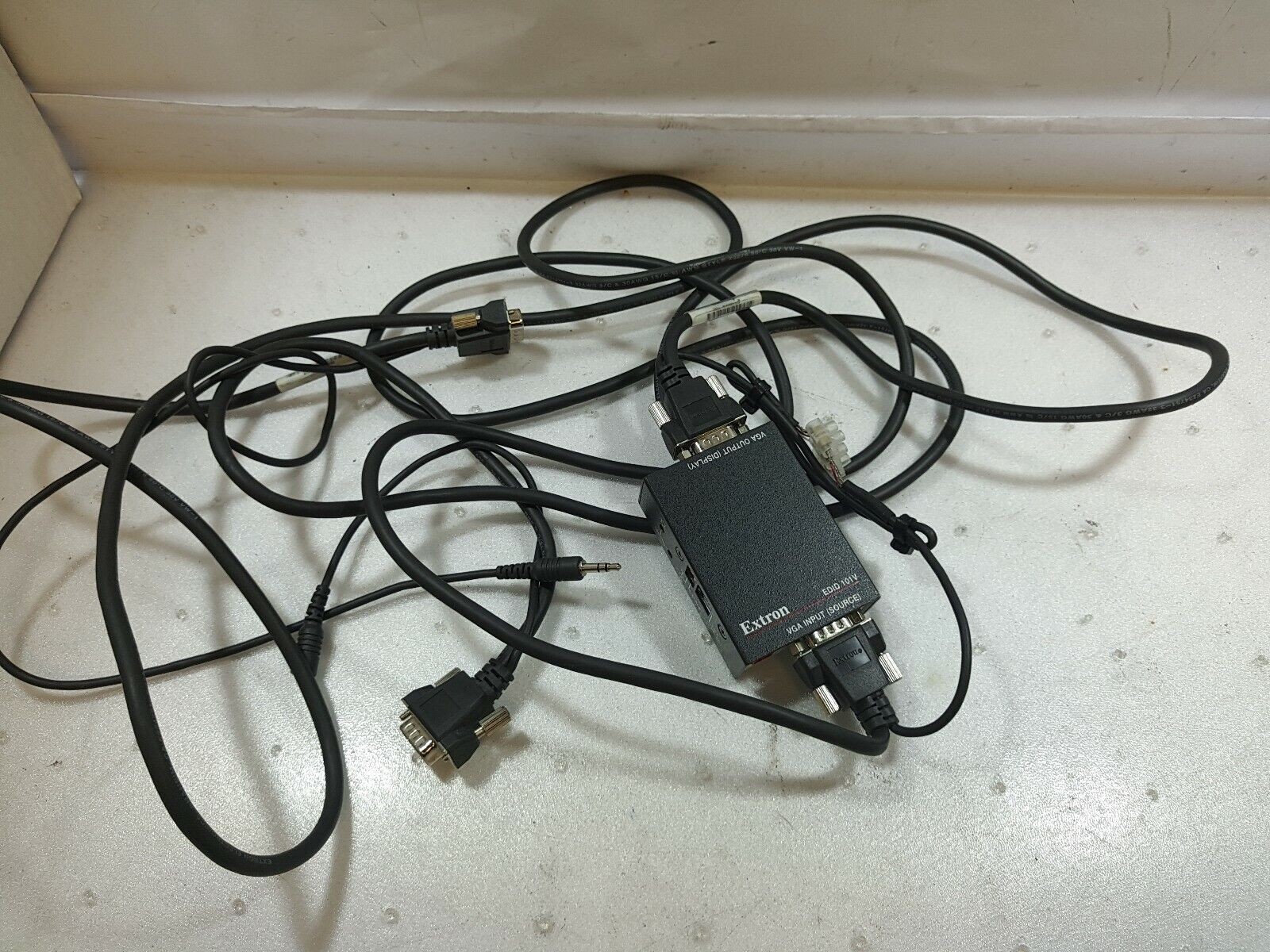 - 3x Extron EDID 101V EDID emulators with VGA extension cables 