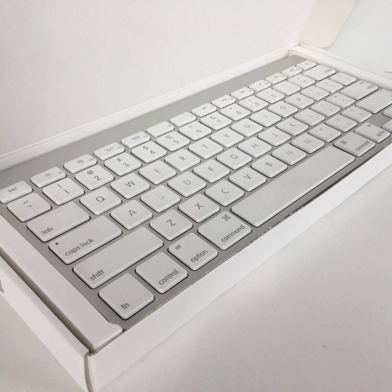Apple Magic Keyboard Wireless A1314 Silver Tested QWERTY Bluetooth Authentic