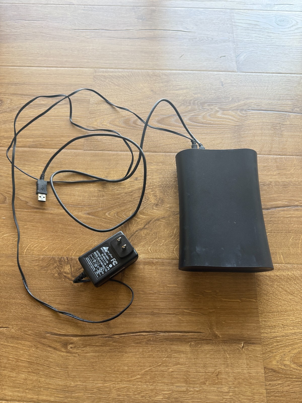 Hitachi XL2000 2TB USB external hard drive w/cables Tested Works