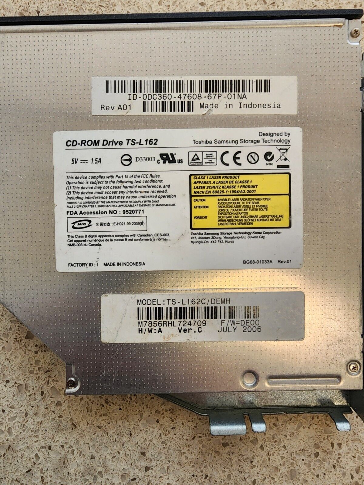 Samsung TS-L162C/DEYH  24X Slim CD-ROM Drive IDE FH681