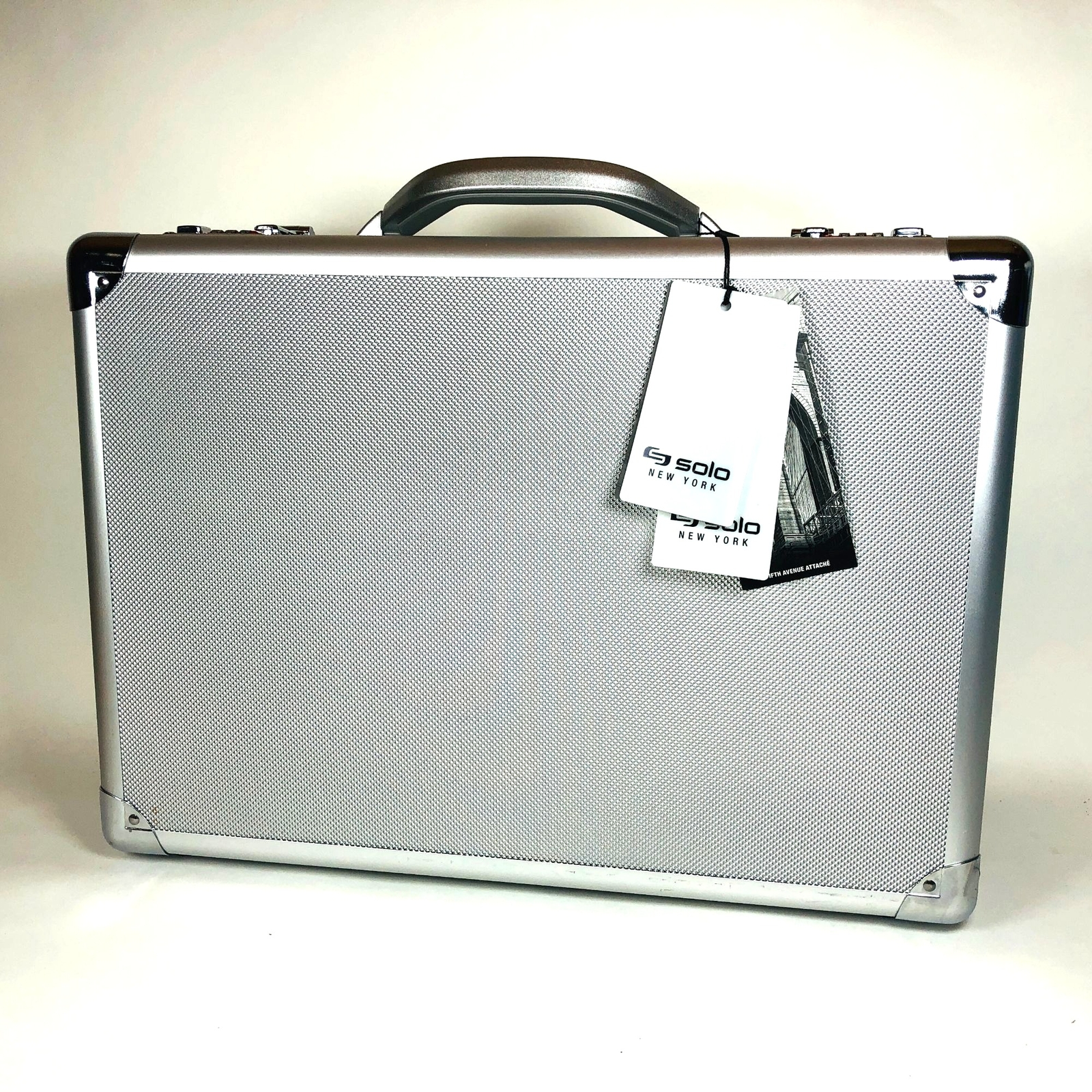 Solo New York Fifth Ave Attache 17.3 Inch Laptop 18x5x13 Inches